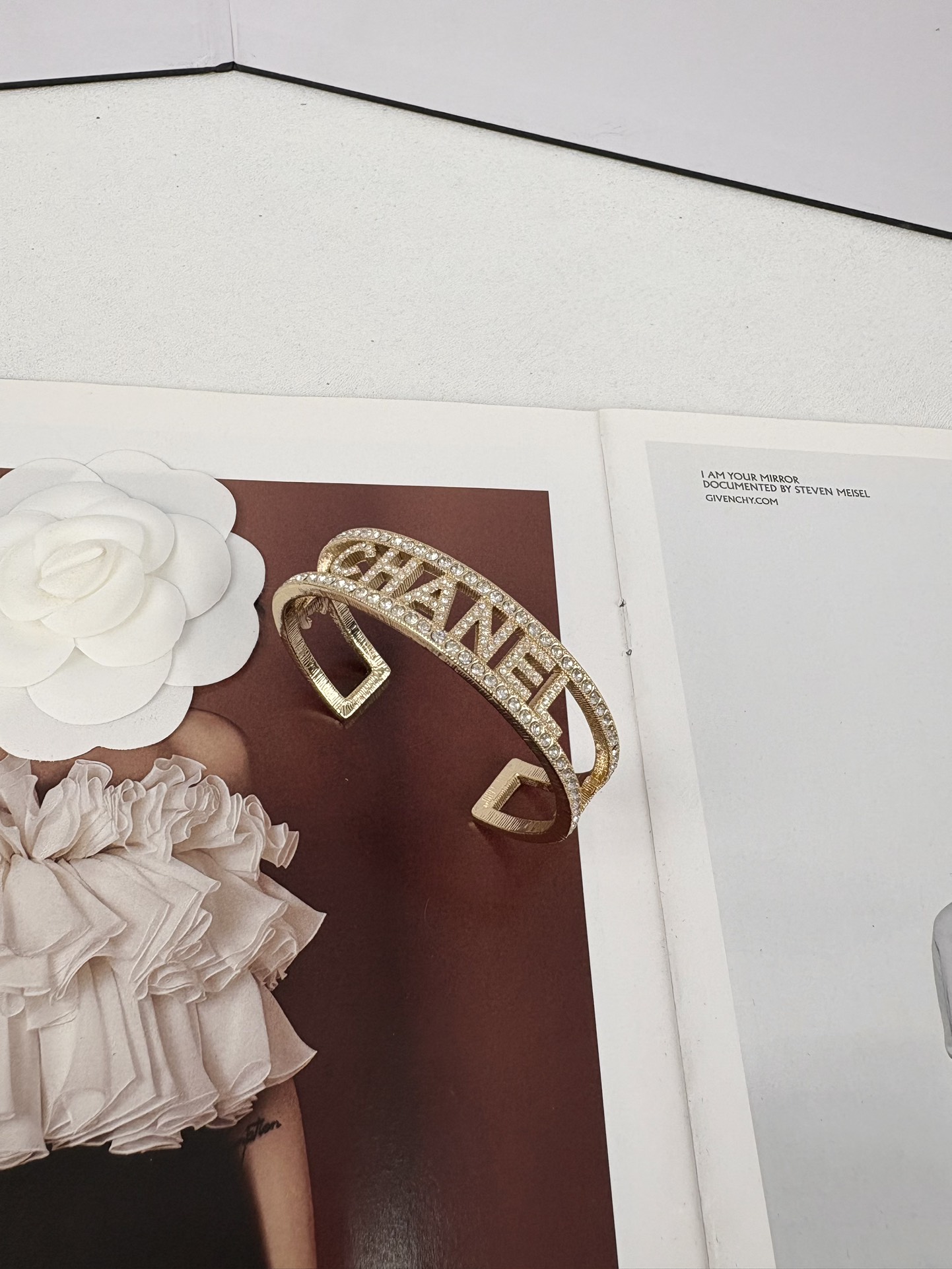 NO:103802,Xiaoxiang's new autumn and winter series light gold rhinestone letter hollow bracelet, Chanel bracelet, chanel, bracelet19860909小香新款秋冬系列浅金色水钻字母镂空手镯,香奈儿手镯,chanel,bracelet,Jewelry