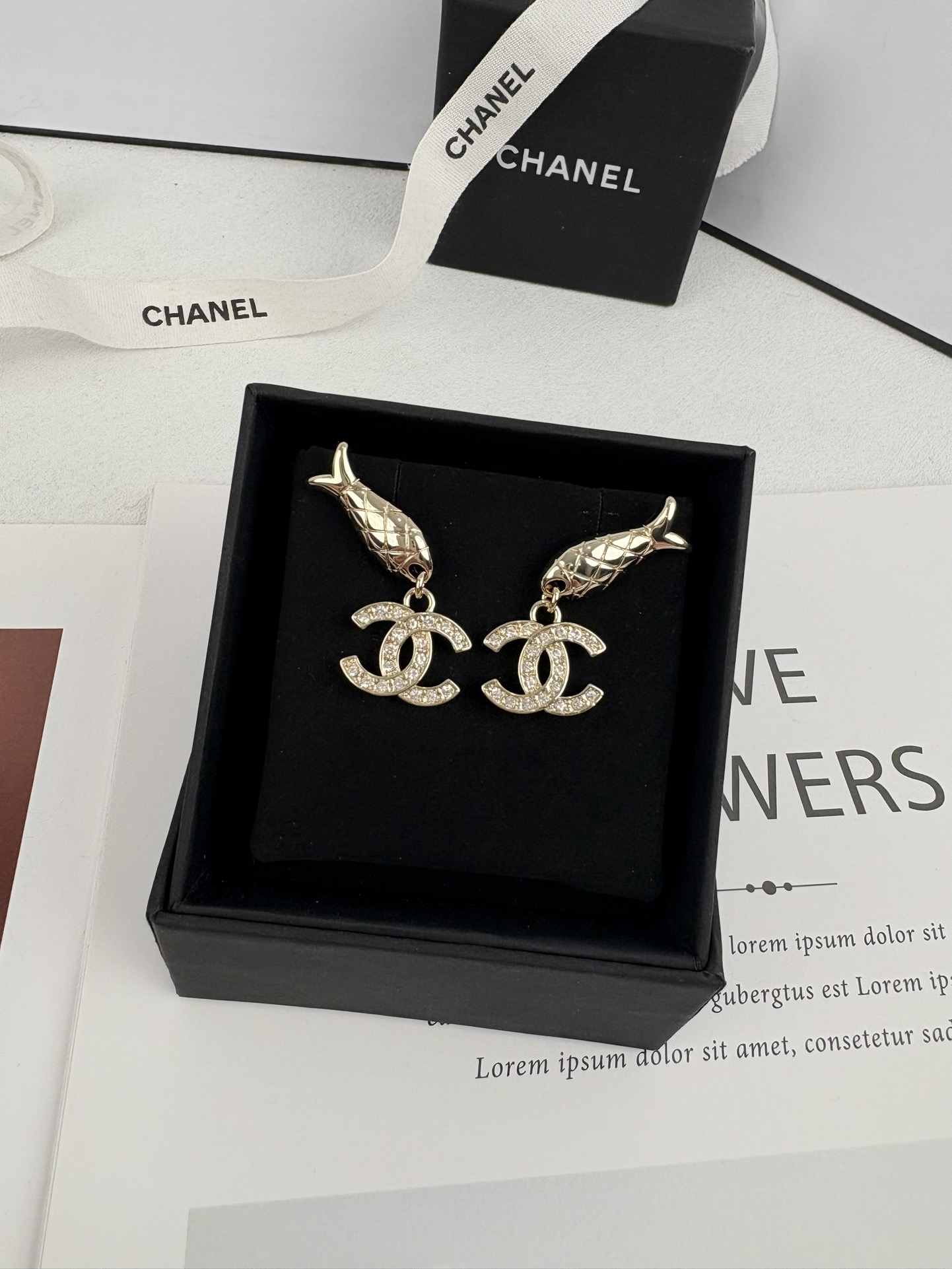 NO:102497,Xiaoxiang new style ocean series European and American individual light luxury diamond letters Small fish earrings, Chanel earrings, chanel, earrings19860909小香新款 海洋系列 欧美个性轻奢 镶钻字母 小鱼耳环,香奈儿耳钉,chanel,earrings,Jewelry