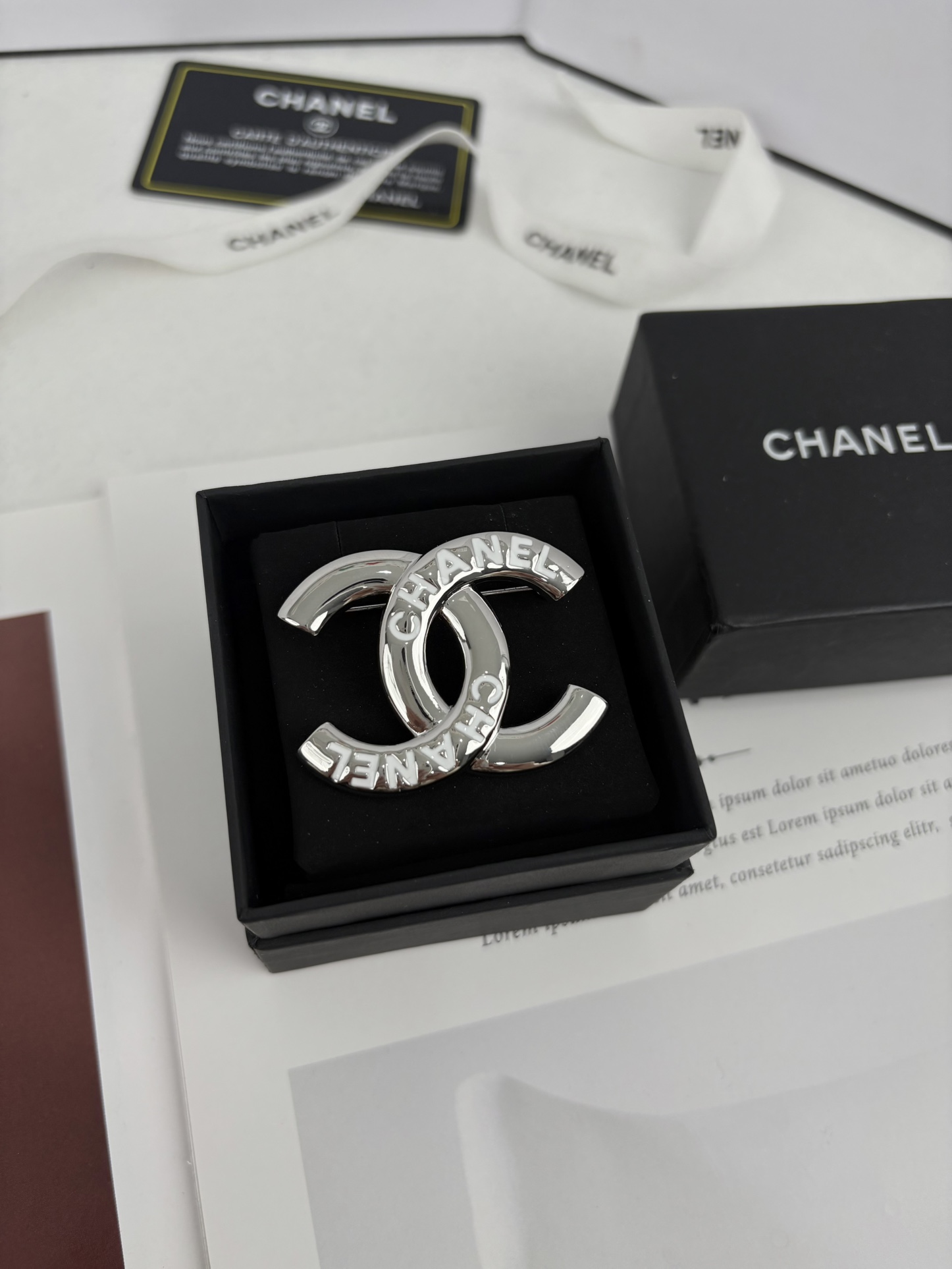 NO:102503,Xiaoxiang new style retro silver glossy white oil-drop letters simple brooch, Chanel brooch, chanel, brooch, breastpin19860909小香新款 复古银色光面 白色滴油字母 简约胸针,香奈儿胸针,chanel,brooch，breastpin,Jewelry