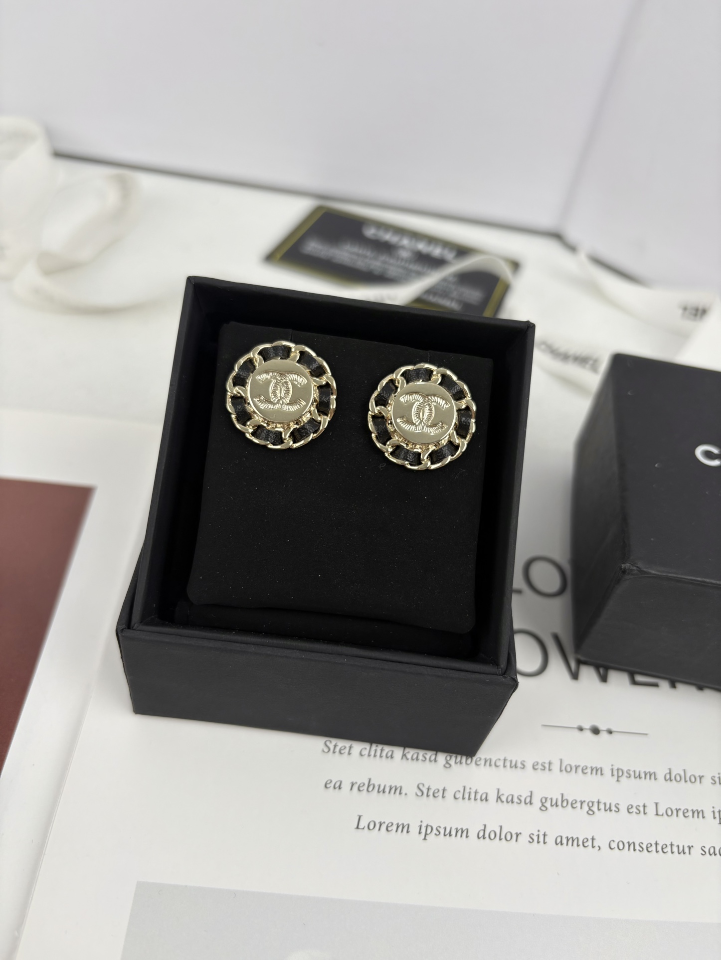NO:102505,Xiaoxiang new style light gold round leather simple and fashionable earrings, Chanel earrings, chanel19860909小香新款 浅金色圆形 穿皮简约时尚耳钉,香奈儿耳钉,chanel,Jewelry