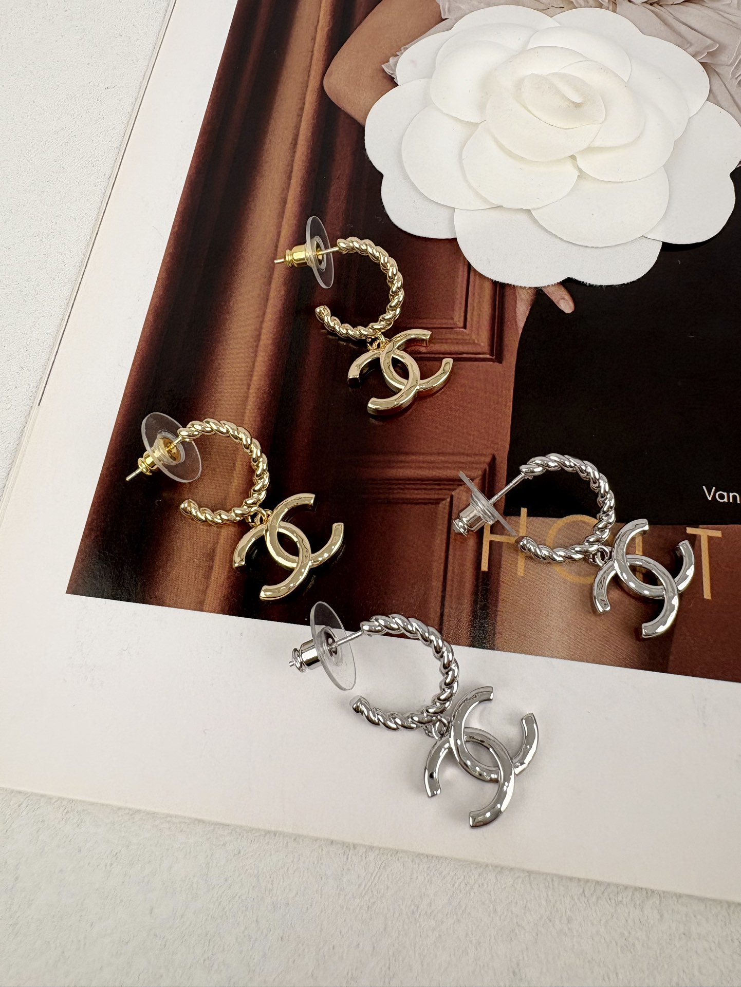 NO:359641,Xiaoxiang new style silver gold glossy double C-ear hook earrings, Chanel stud earrings, chanel, earrings19860909小香新款 银色金色 光面双 c耳钩款耳环,香奈儿耳钉,chanel,earrings,Jewelry