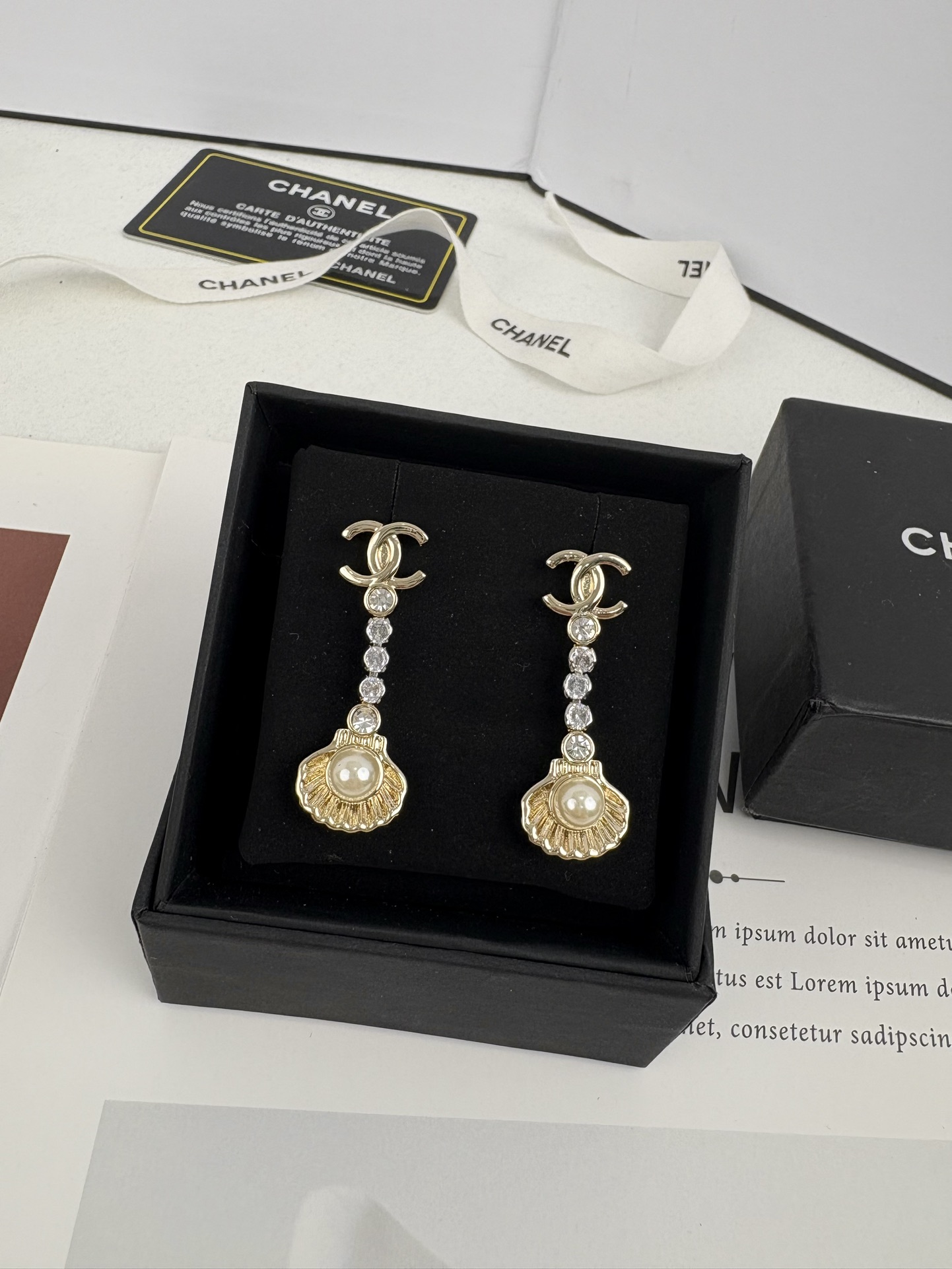 NO:104494,Xiaoxiang new style ocean series pearl shell diamond long earrings, Chanel stud earrings, chanel, earrings19860909小香新款 海洋系列 珍珠贝壳镶钻 长款耳环,香奈儿耳钉,chanel,earrings,Jewelry