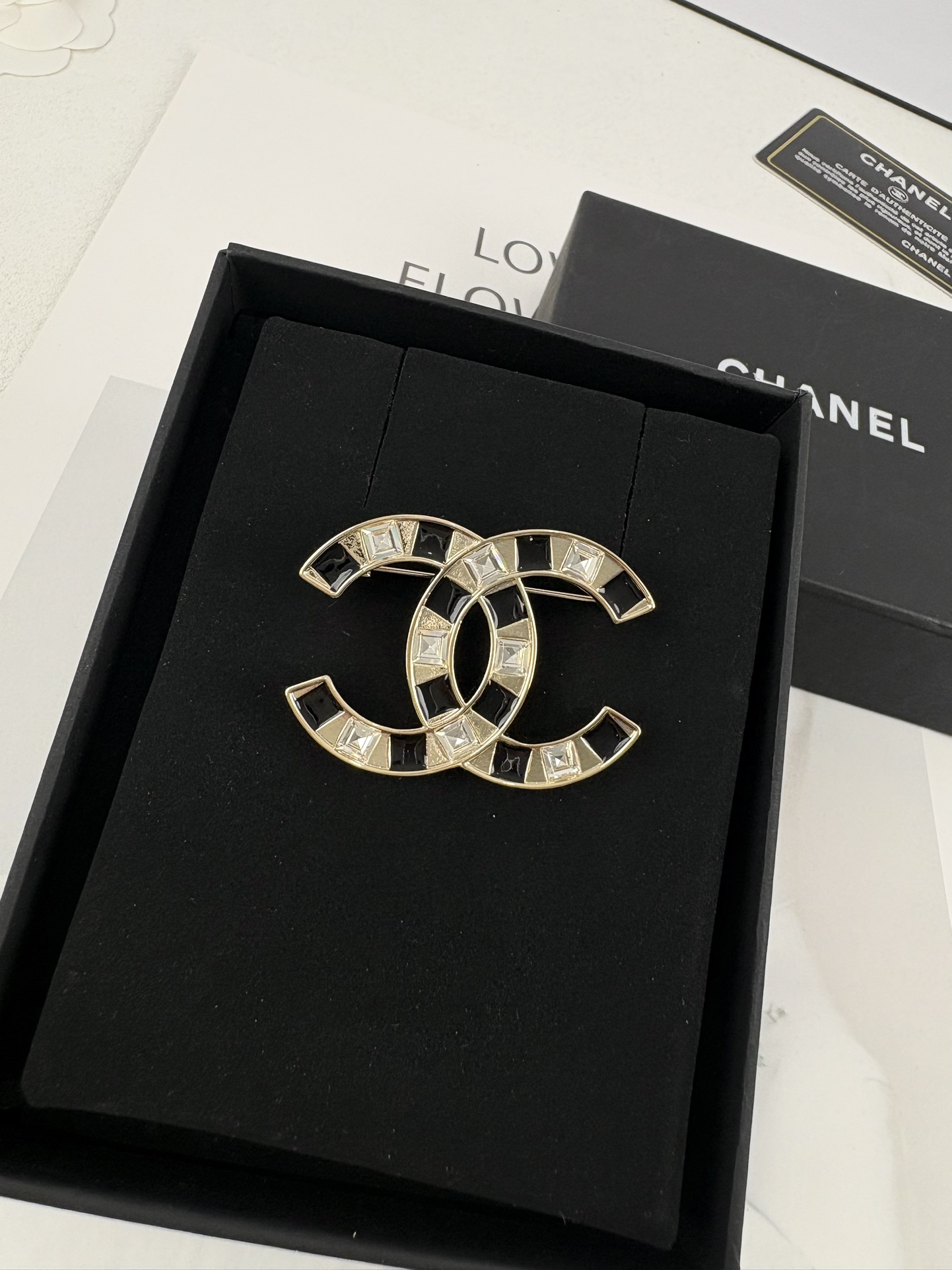 NO:102586,Xiaoxiang new style black oil dripping square diamond exquisite versatile brooch, Chanel brooch, chanel, brooch, breastpin19860909小香新款 黑色滴油 方钻精致百搭胸针,香奈儿胸针,chanel,brooch，breastpin,Jewelry