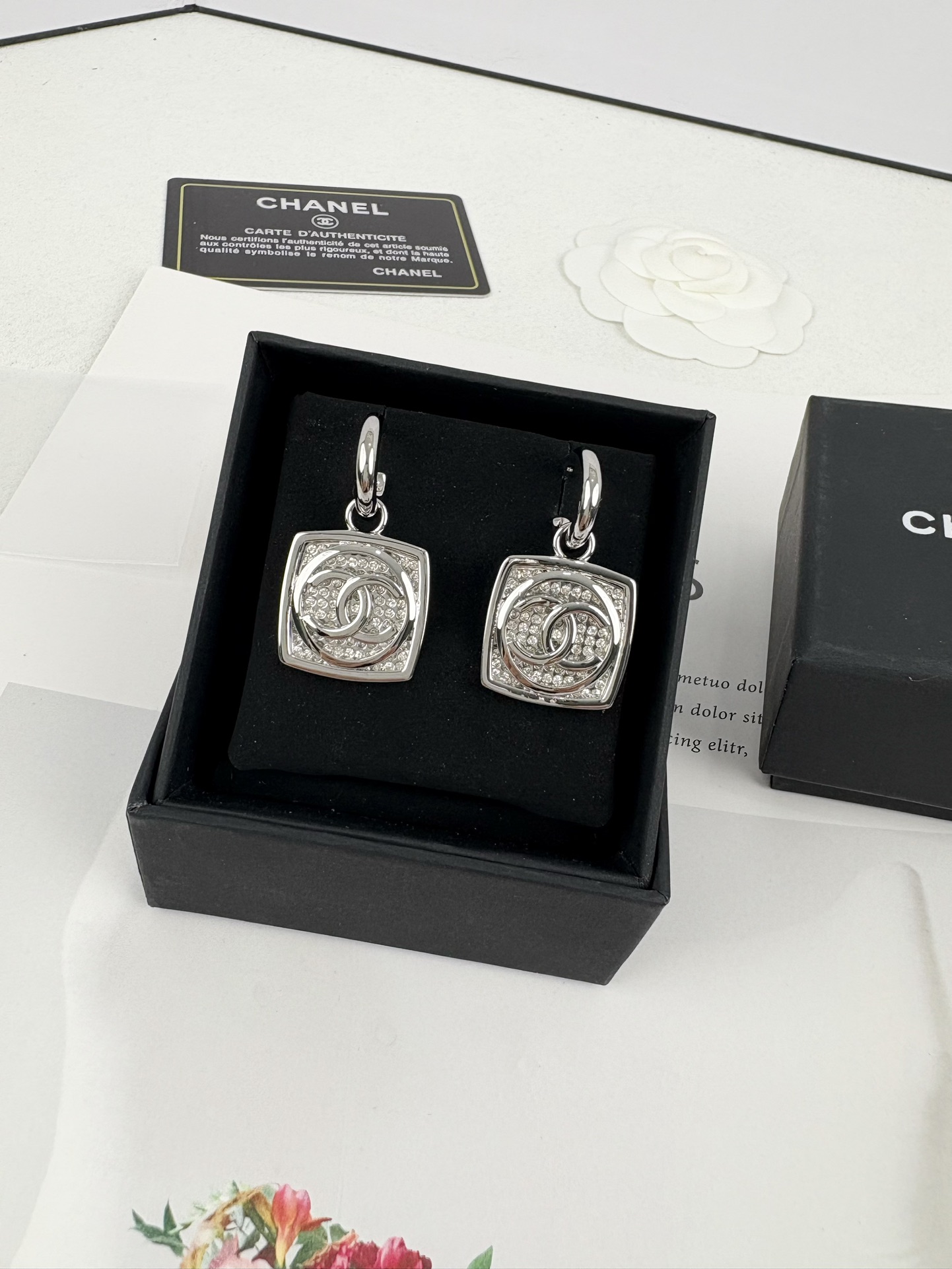 NO:102546,Xiaoxiang new style silver square diamond pendant ear hook style earrings, Chanel earrings, chanel, earrings19860909小香新款 银色方块 镶钻吊坠 耳钩款 耳环,香奈儿耳钉,chanel,earrings,Jewelry