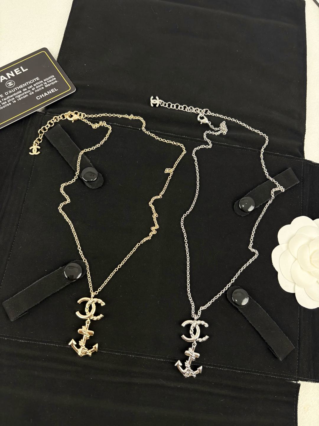 NO:584779,Gold, silver, Xiaoxiang new style, gold and silver half twist, double c anchor, simple pendant necklace, Chanel necklace, chanel, necklace19860909金色、银色 小香新款 金色银色半边麻花 双c船锚 简约 吊坠项链,香奈儿项链,chanel,necklace,Jewelry