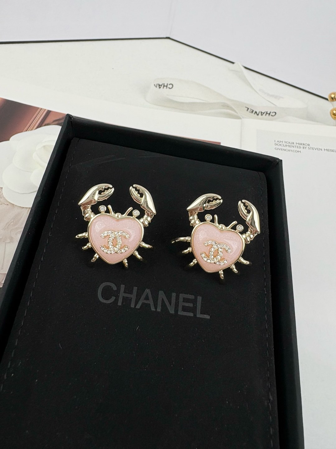 NO:104000,Xiaoxiangfeng pink love high-end exquisite versatile crab earrings, Chanel earrings, chanel19860909小香风粉色爱心高档精致百搭螃蟹耳钉,香奈儿耳钉,chanel,Jewelry
