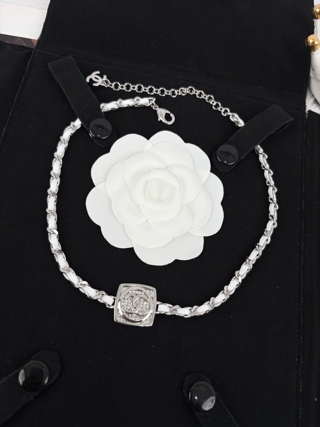 NO:102598,Xiaoxiang's new white leather square diamond square necklace, Chanel necklace, chanel, necklace19860909小香新款白色穿皮方形满钻方块项链,香奈儿项链,chanel,necklace,Jewelry