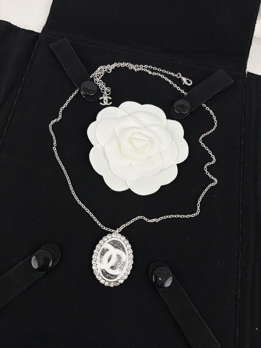 NO:104059,Xiaoxiang new style silver full diamond oval pendant necklace, Chanel necklace, chanel, necklace19860909小香新款 银色满钻椭圆形吊坠项链,香奈儿项链,chanel,necklace,Jewelry