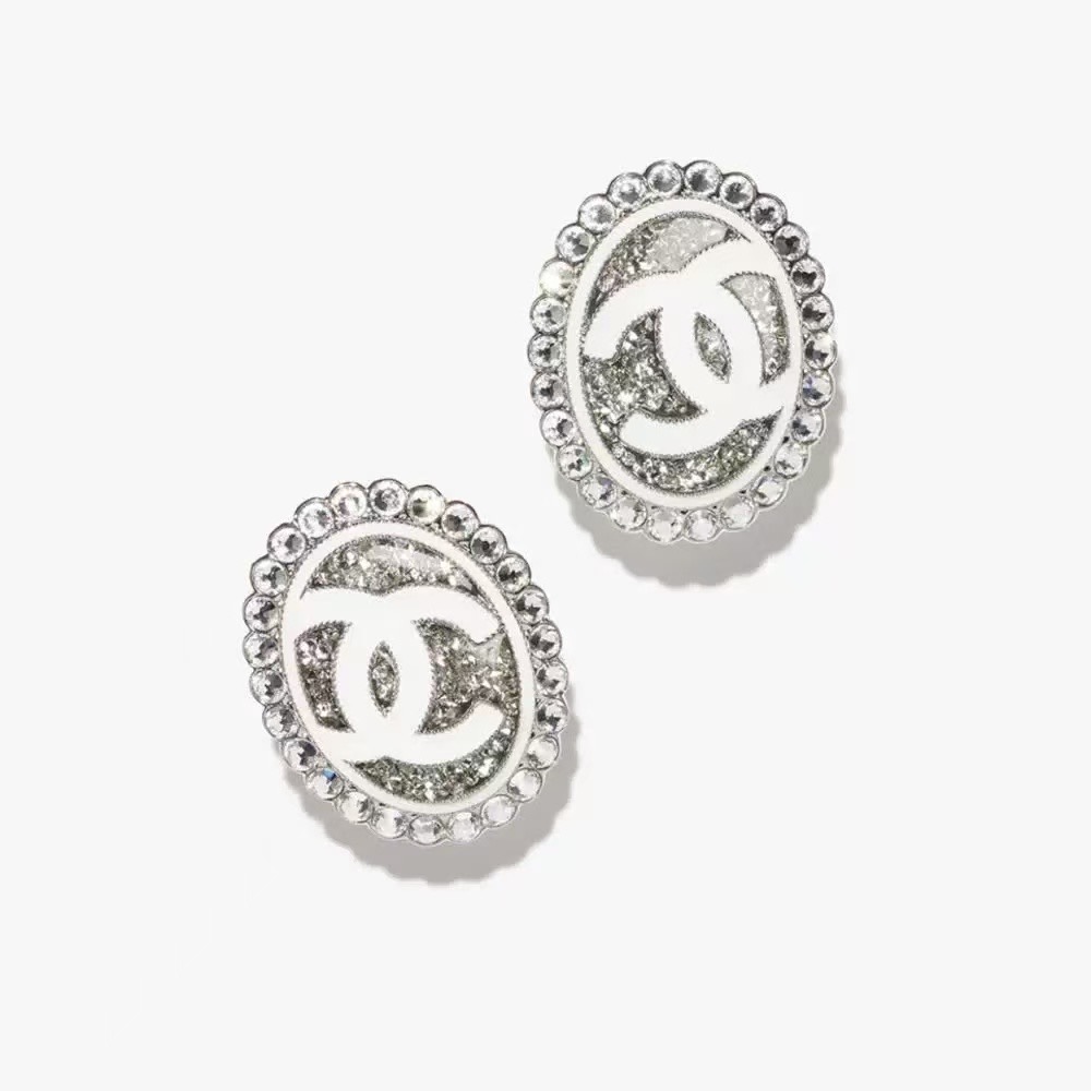 NO:102594,Xiaoxiang's new silver full diamond oval temperament versatile earrings, Chanel earrings, chanel19860909小香新款银色满钻椭圆形气质百搭耳钉,香奈儿耳钉,chanel,Jewelry