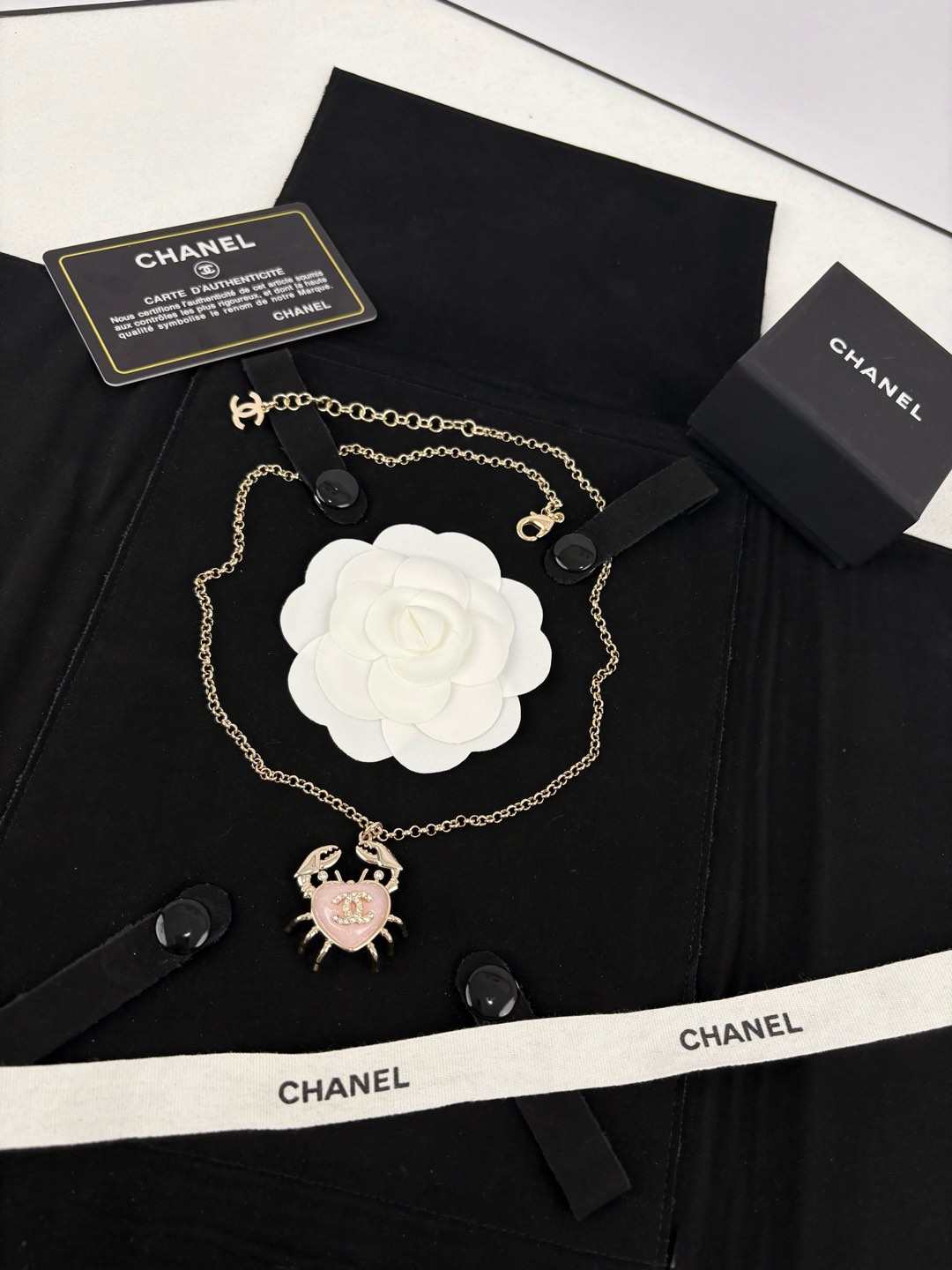 Chanel luxury necklace 2