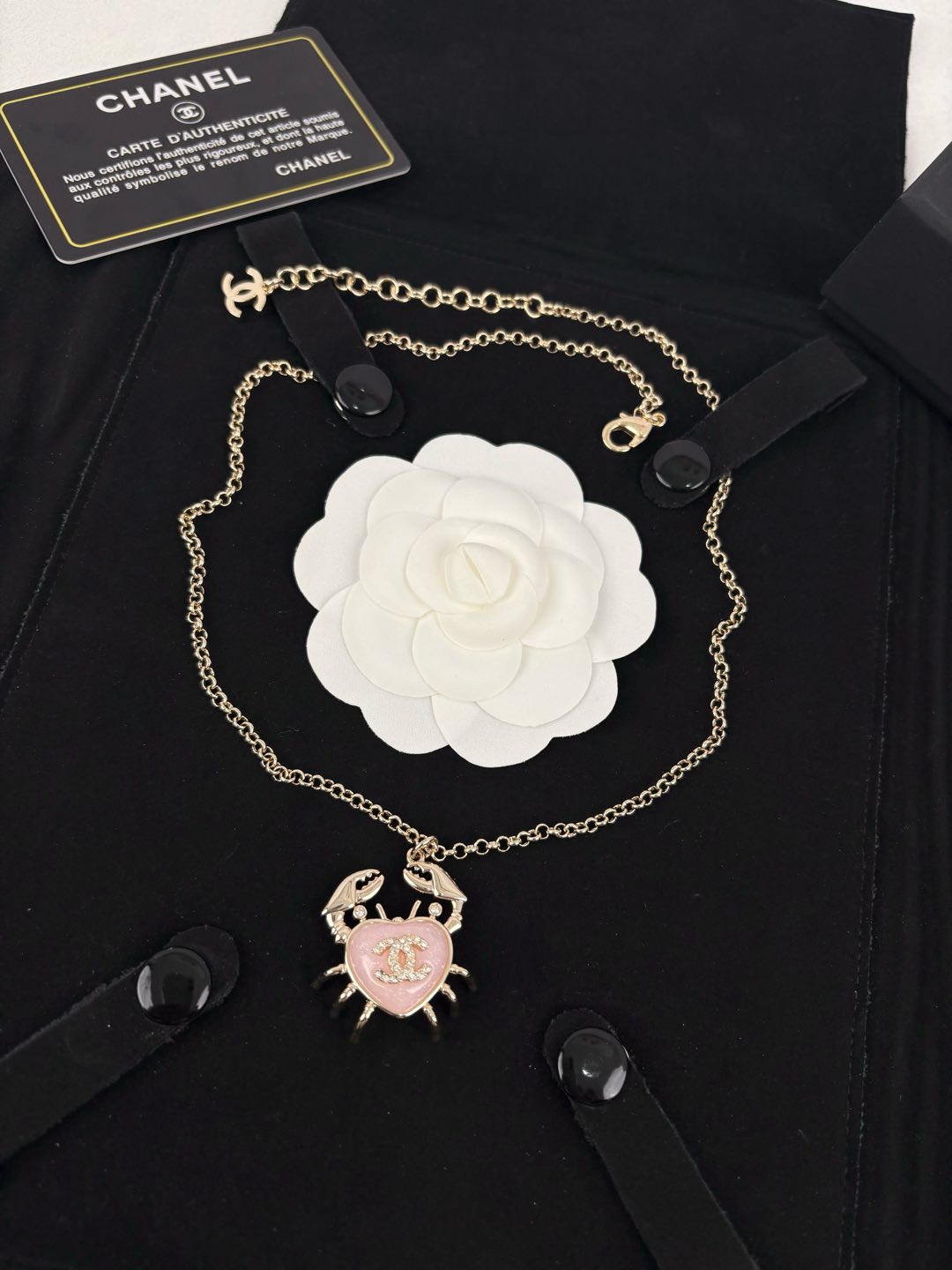 NO:102636,Xiaoxiang new style pink zircon crab shape light luxury high-end sense necklace, Chanel necklace, chanel, necklace19860909小香新款 粉色锆石 螃蟹造型 轻奢高级感 项链,香奈儿项链,chanel,necklace,Jewelry