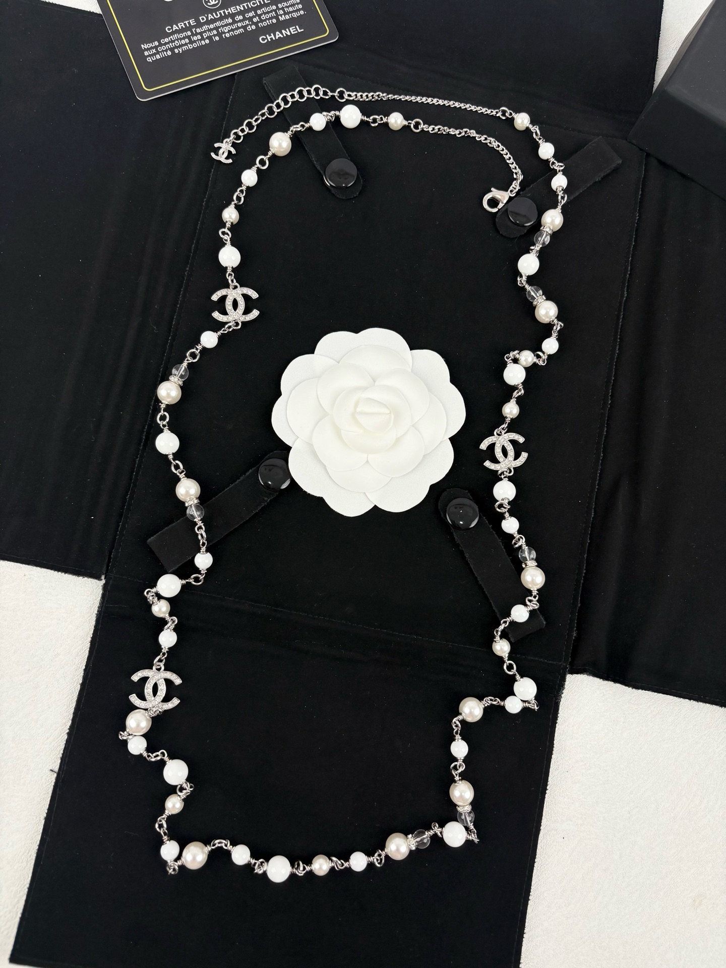 NO:104453,Xiaoxiang new style silver full diamond inlaid C letters Transparent pearls Pearl Necklace Sweater chain Shipping, Chanel necklace, chanel, sweaters, necklace19860909小香新款 银色满钻镶嵌C字母 透明珠 珍珠 项链 毛衣链 出货,香奈儿项链,chanel,sweaters,necklace,Jewelry