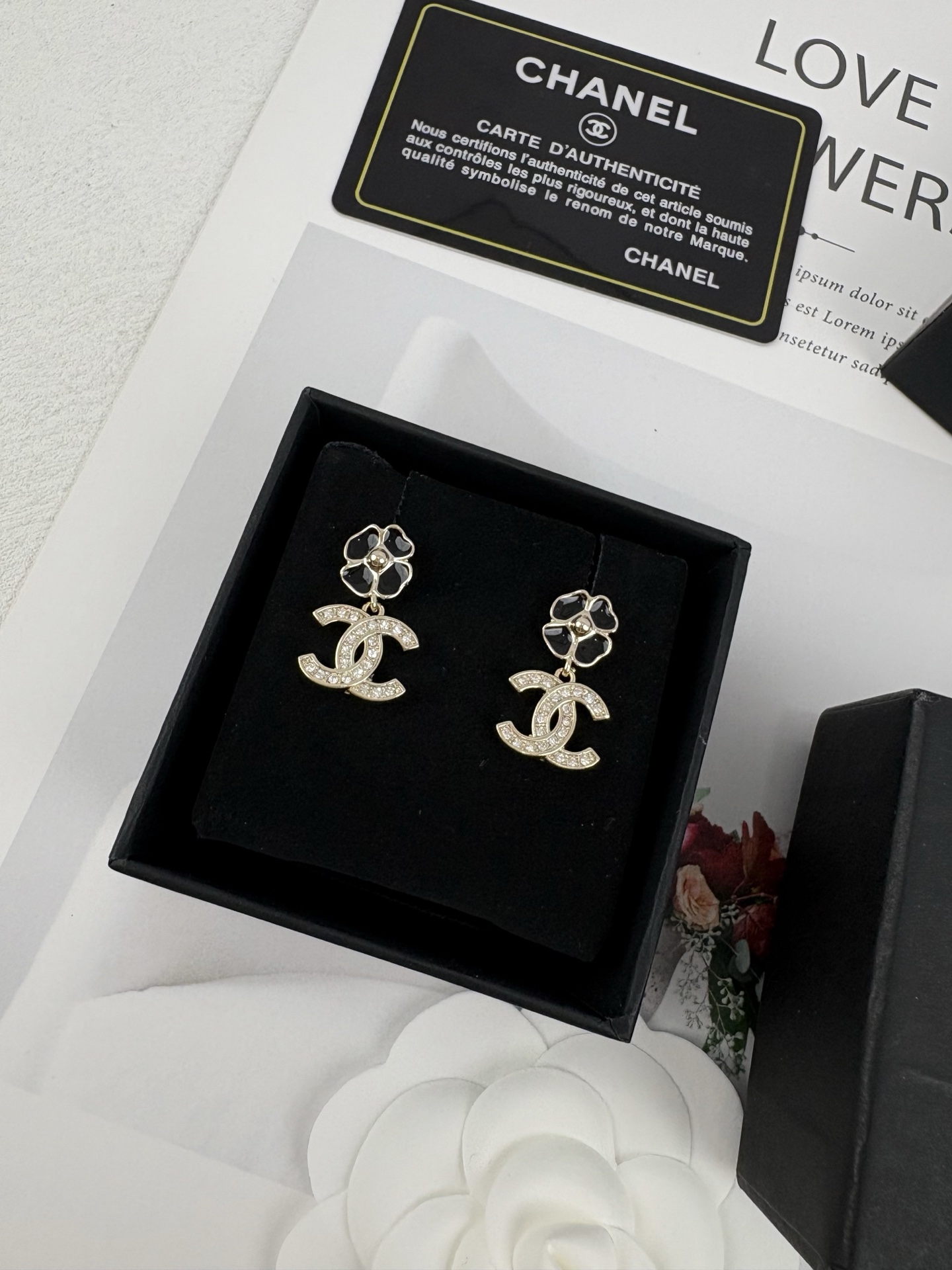 NO:103953,Xiaoxiang new style black enamel camellia full diamond double C. earrings, Chanel stud earrings, chanel, earrings19860909小香新款 黑色珐琅 山茶花 满钻双C. 耳环,香奈儿耳钉,chanel,earrings,Jewelry