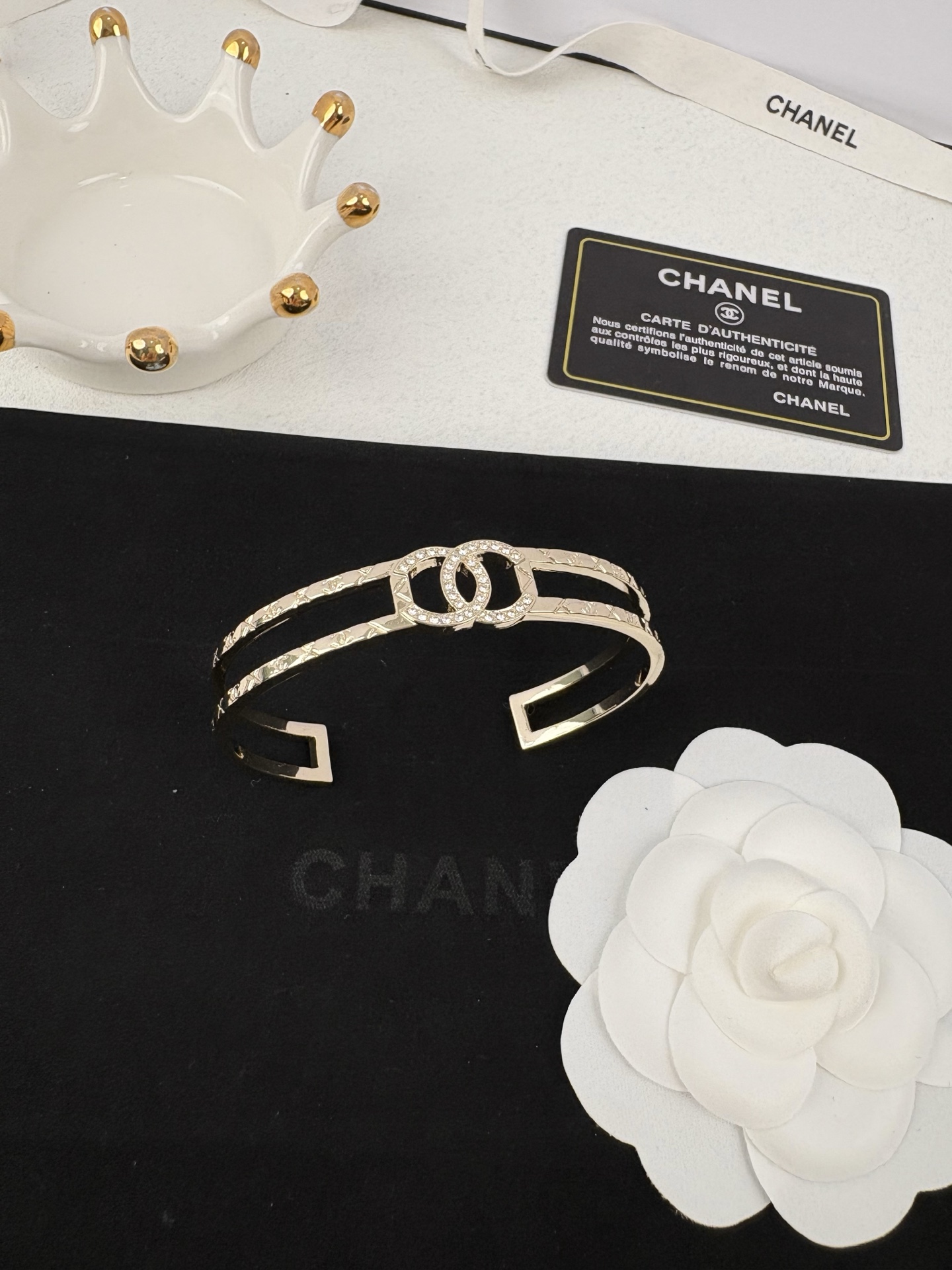 NO:104237,Xiaoxiang new style diamond pattern double C full diamond gold open bracelet, Chanel bracelet, chanel, bracelet19860909小香新款 菱格纹 双C满钻 金色 开口手镯,香奈儿手镯,chanel,bracelet,Jewelry
