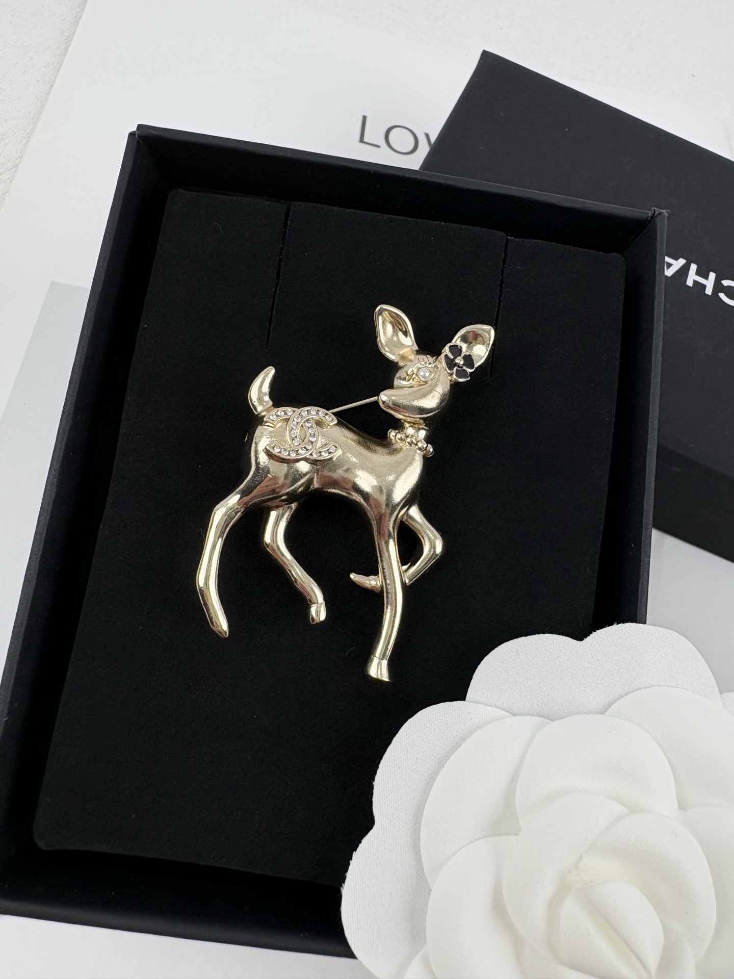 NO:104216,Xiaoxiang new style, new summer products, deer shape, golden brooch, Chanel brooch, chanel, brooch, breastpin19860909小香新款 夏季新品 小鹿造型 金色 胸针,香奈儿胸针,chanel,brooch，breastpin,Jewelry