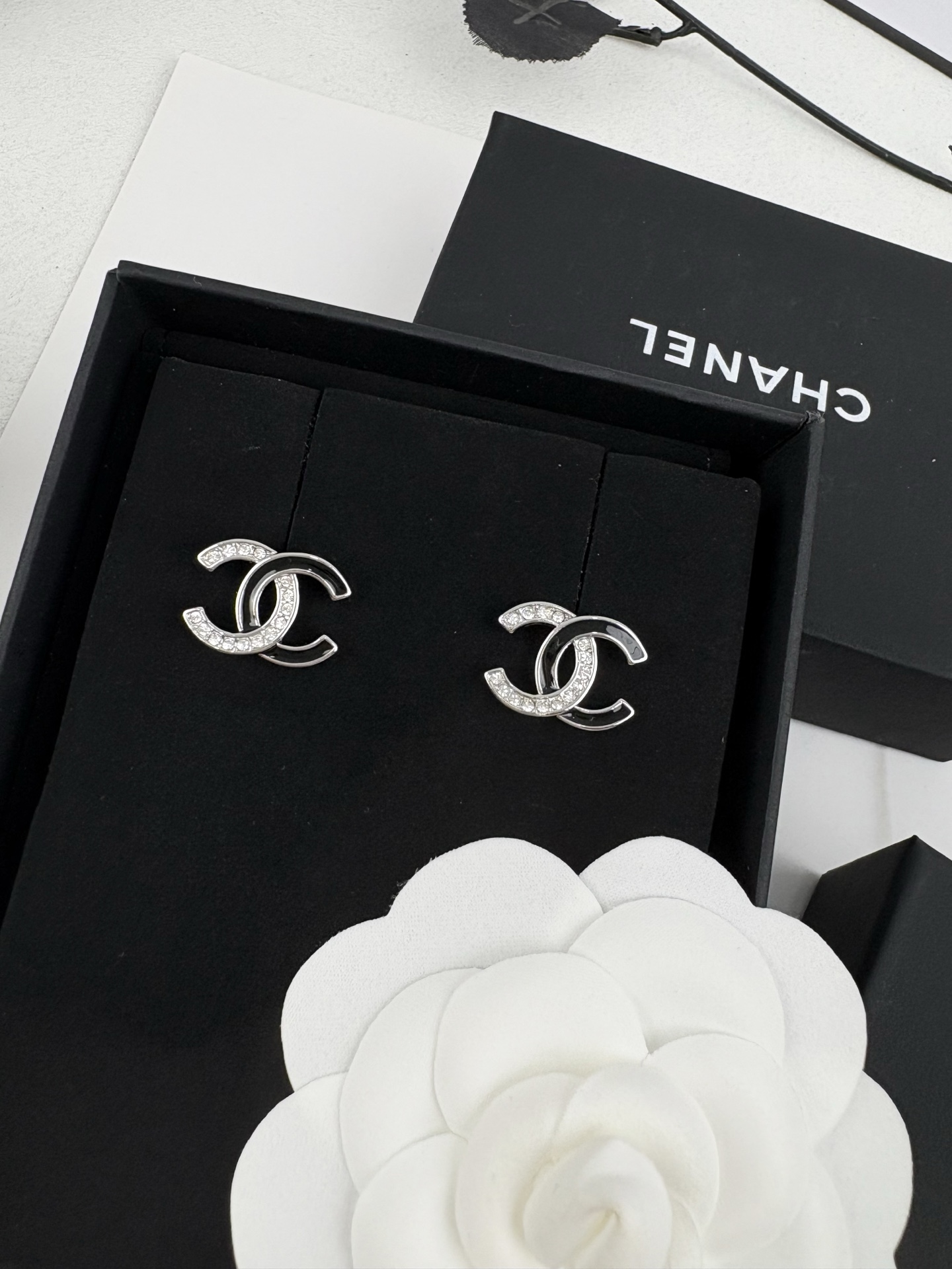 NO:711117,Ch@nel black enamel, double C half full of diamonds, simple and fashionable, earrings, Chanel necklace, chanel, necklace19860909Ch@nel黑色珐琅 双c半边满钻 简约时尚 耳钉,香奈儿项链,chanel,necklace,Jewelry