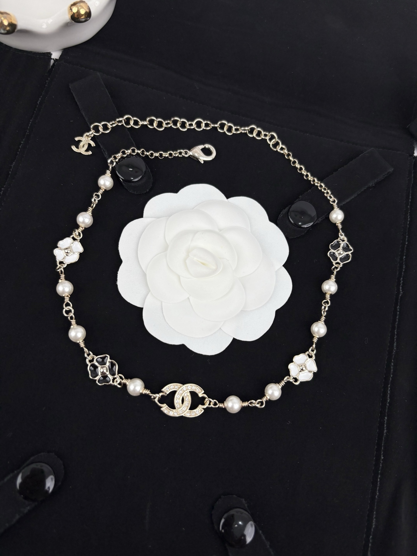 CHANEL Camellia Pearl choker necklace