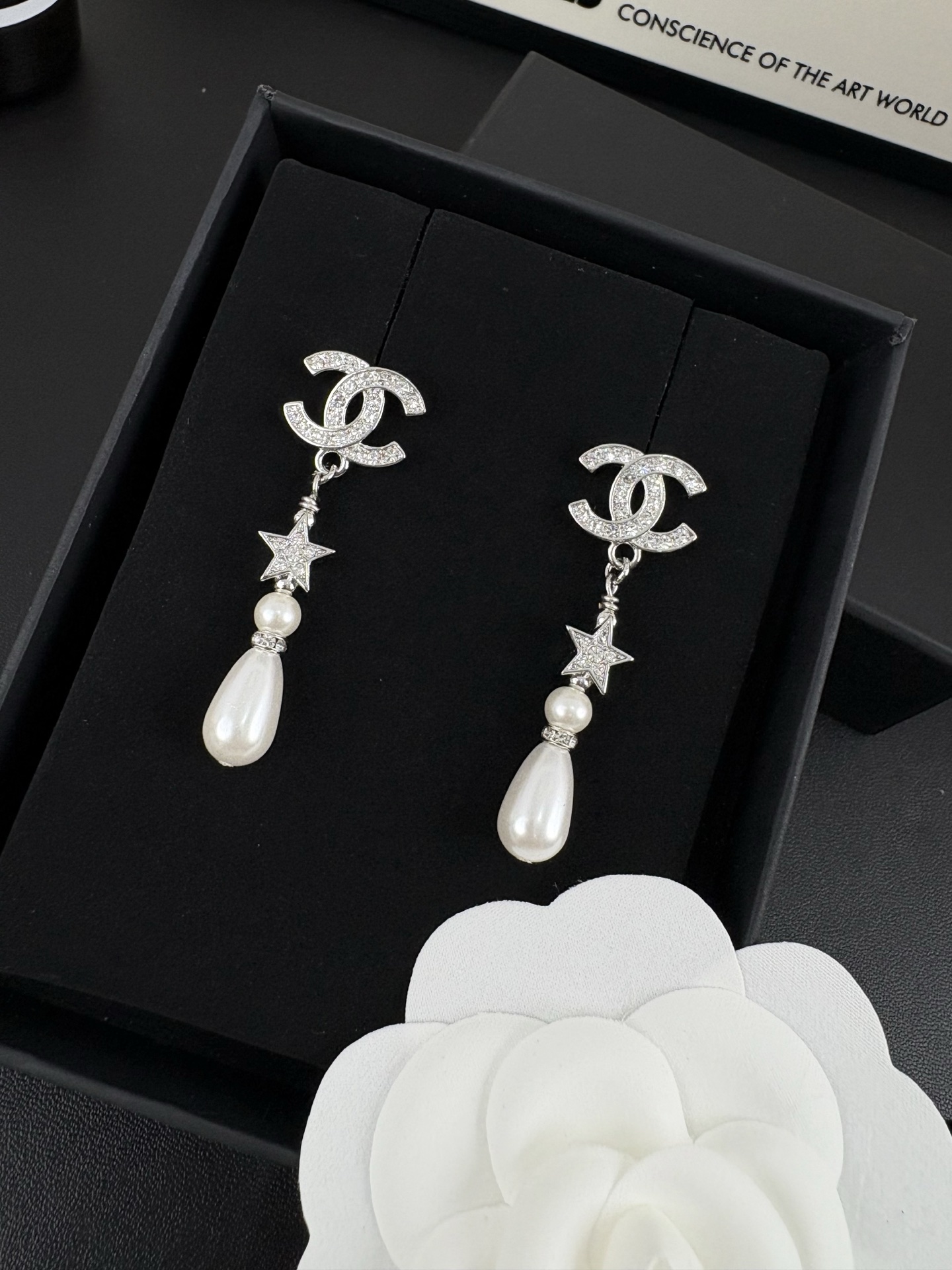 NO:359623,Xiaoxiang new style silver five-pointed star full diamond water drop pearl pendant earrings, Chanel earrings, chanel, earrings19860909小香新款 银色五角星 满钻 水滴珍珠 吊坠耳环,香奈儿耳钉,chanel,earrings,Jewelry