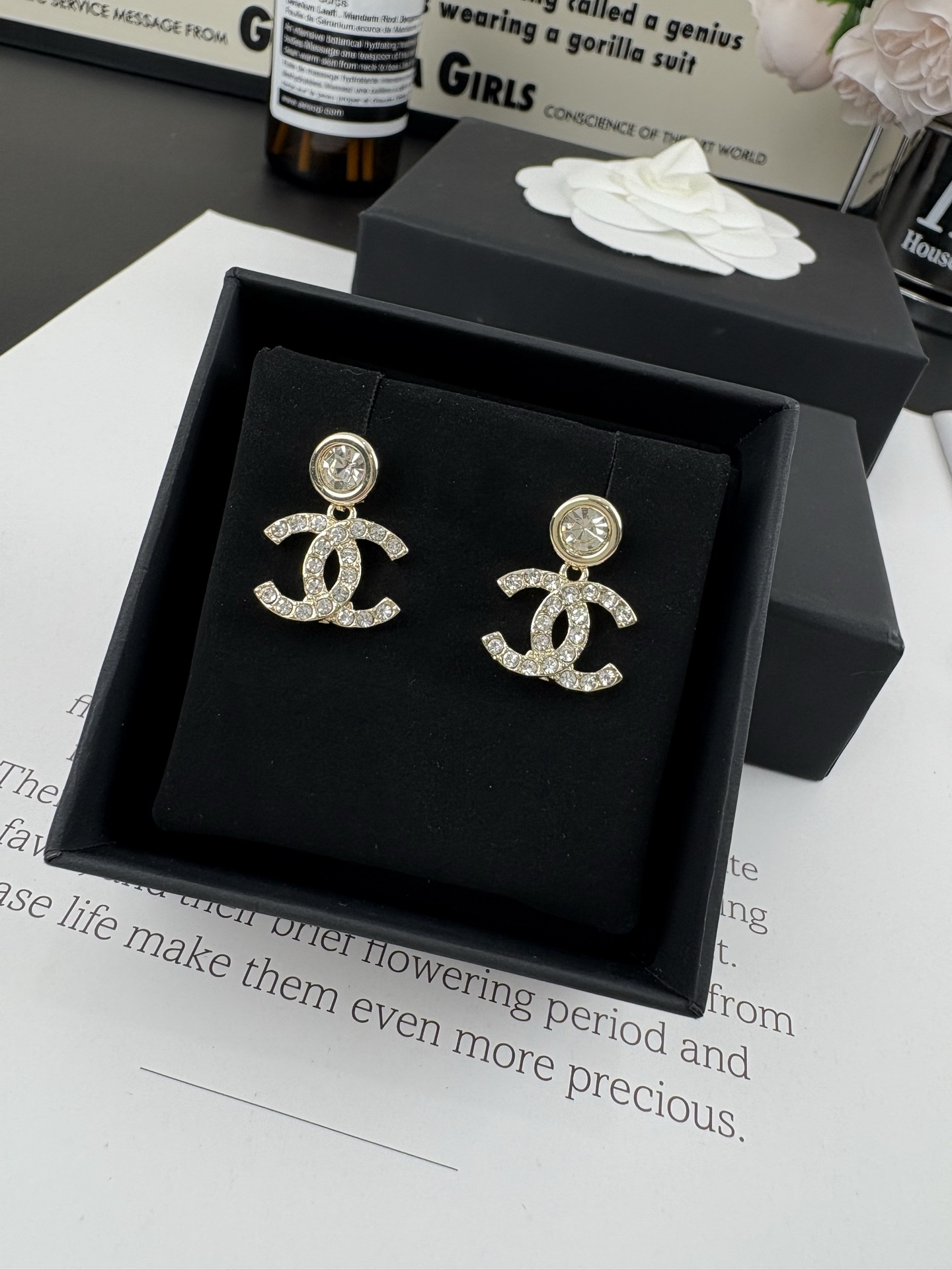 NO:619350,Xiaoxiang's new light gold round diamond simple full diamond C letter earrings, Chanel earrings, chanel, earrings19860909小香新款 浅金色 圆钻 简约满钻C字母 耳环,香奈儿耳钉,chanel,earrings,Jewelry
