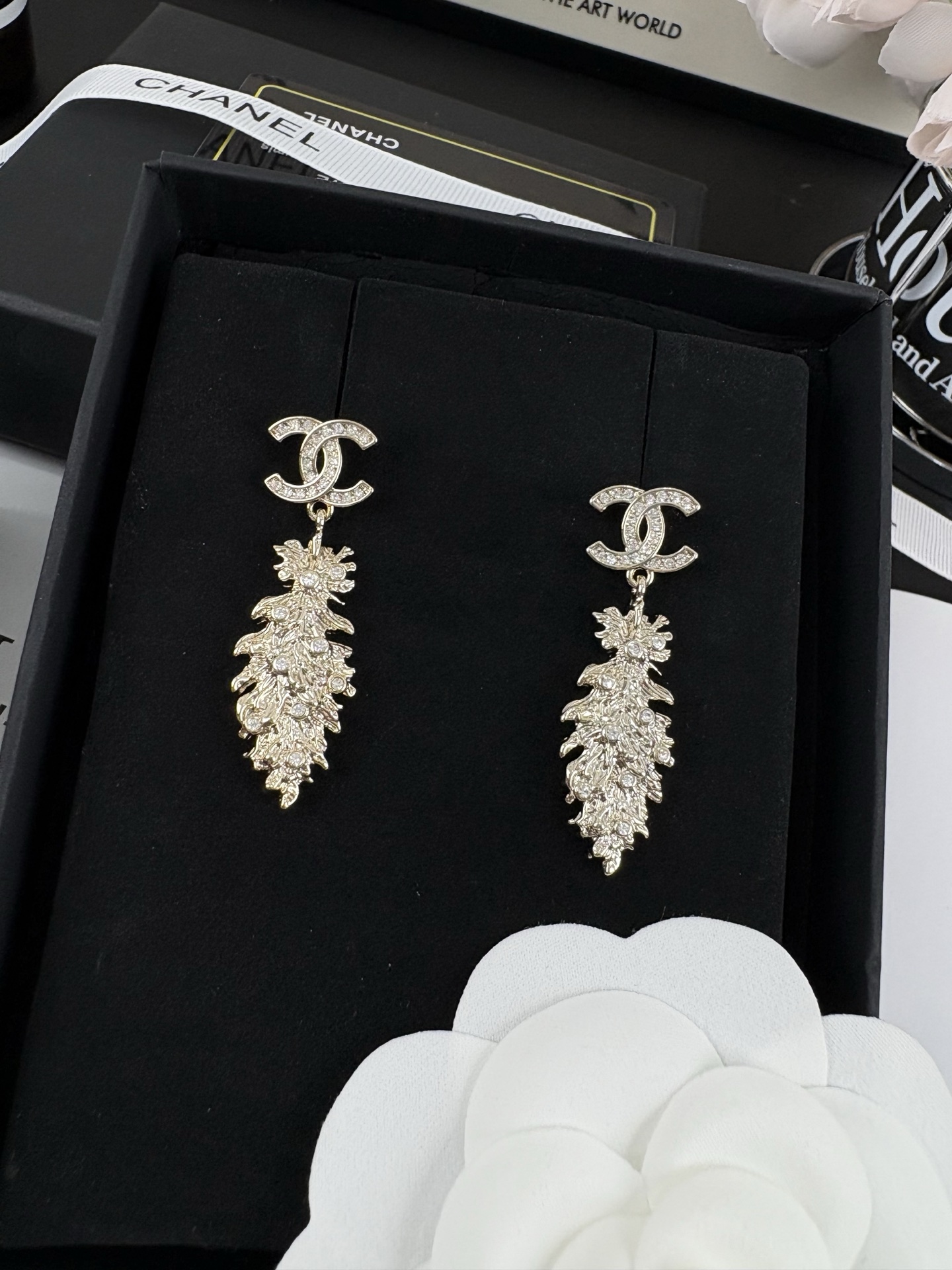 NO:104490,Xiaoxiang 25 new product wheat ears, feathers, long earrings, two colors, Chanel earrings, chanel, earrings19860909小香25新品 麦穗金 羽毛 长款耳环 两色,香奈儿耳钉,chanel,earrings,Jewelry