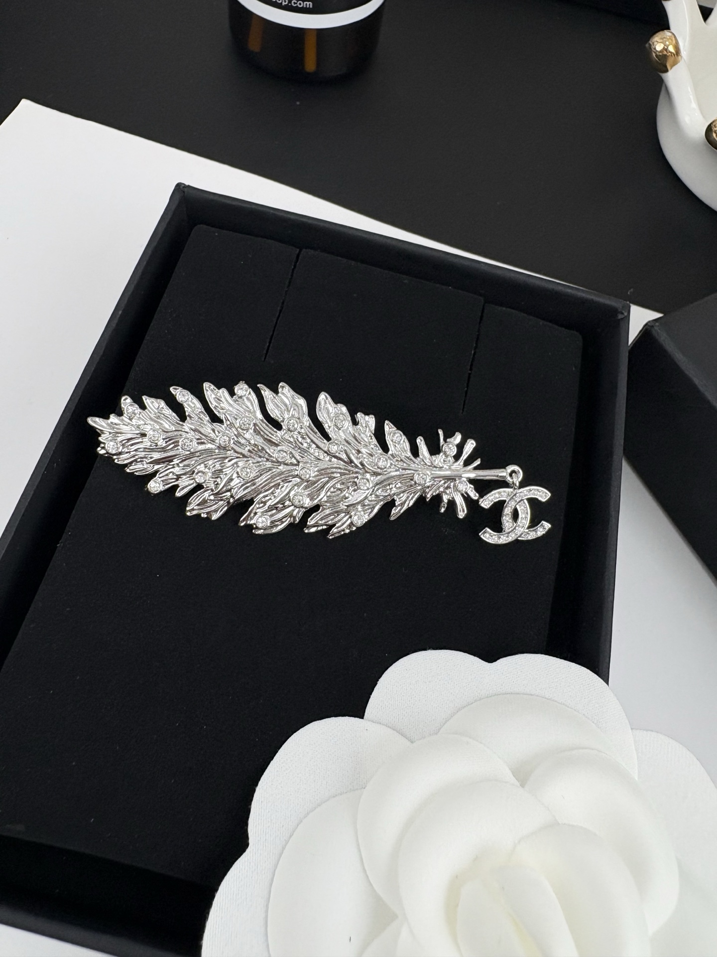 Chanel - Brooch - JR3E1E5A479D66