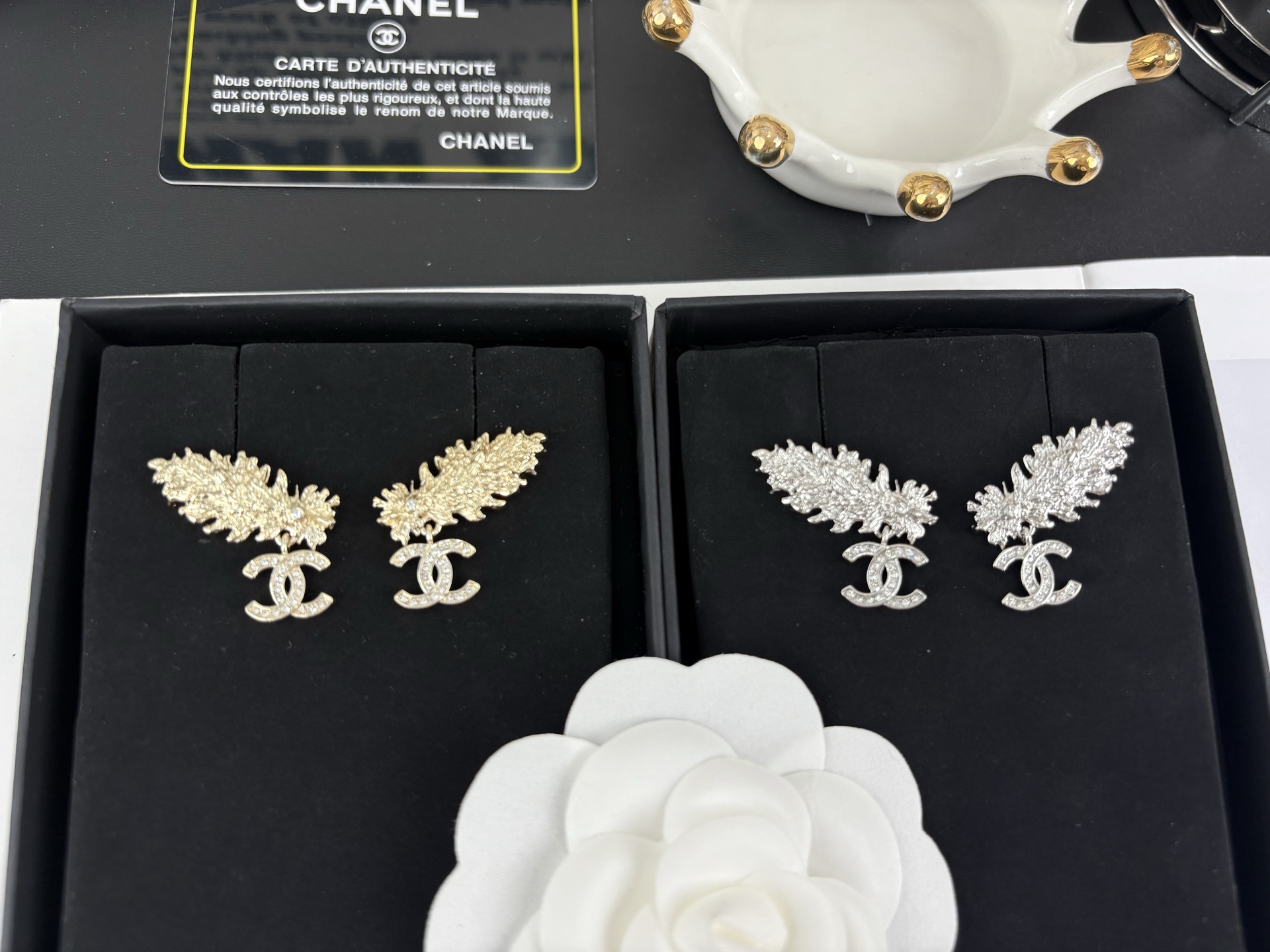 NO:359148,Xiaoxiang new style gold and silver, fashionable rhinestone feather elements, earrings, Chanel earrings, chanel, earrings19860909小香新款 金银两色 洋气水钻羽毛元素 耳环,香奈儿耳钉,chanel,earrings,Jewelry
