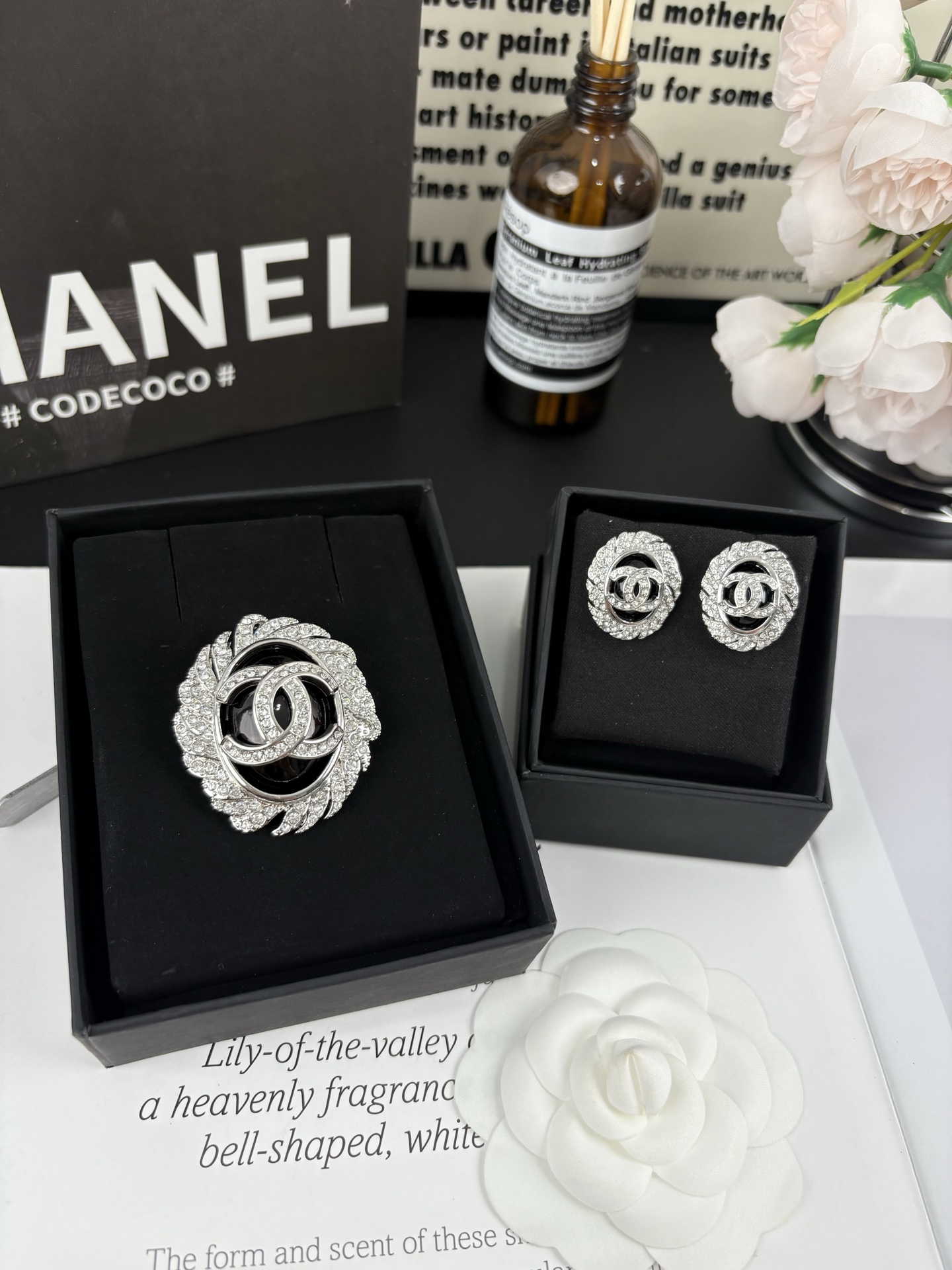 NO:359473,Xiaoxiang 25 new product silver full diamond oval brooch, Chanel brooch, chanel, brooch, breastpin19860909小香25新品 银色满钻 椭圆形 胸针,香奈儿胸针,chanel,brooch，breastpin,Jewelry