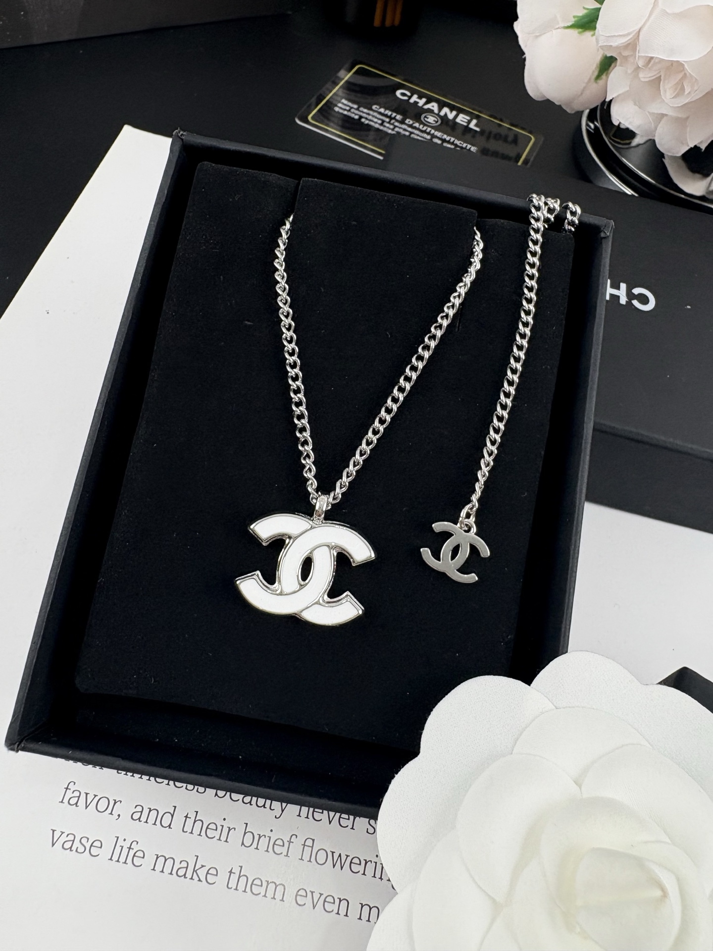 NO:359610,Xiaoxiang new style classic white enamel silver double c simple style necklace, Chanel necklace, chanel, necklace19860909小香新款 经典 白色珐琅 银色双c 简约款 项链,香奈儿项链,chanel,necklace,Jewelry