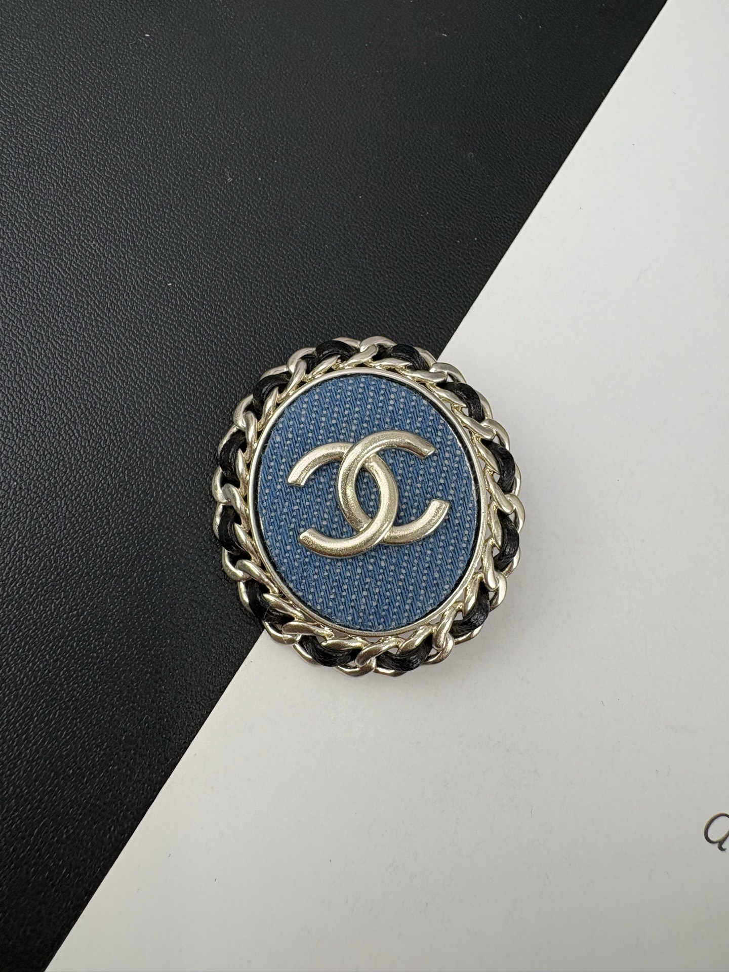 NO:359297,Xiaoxiang 25p new product denim blue oval brooch, chanel brooch, brooch, breastpin19860909小香25p 新品 牛仔蓝 椭圆形 胸针,香奈儿胸针,chanel,brooch，breastpin,Jewelry