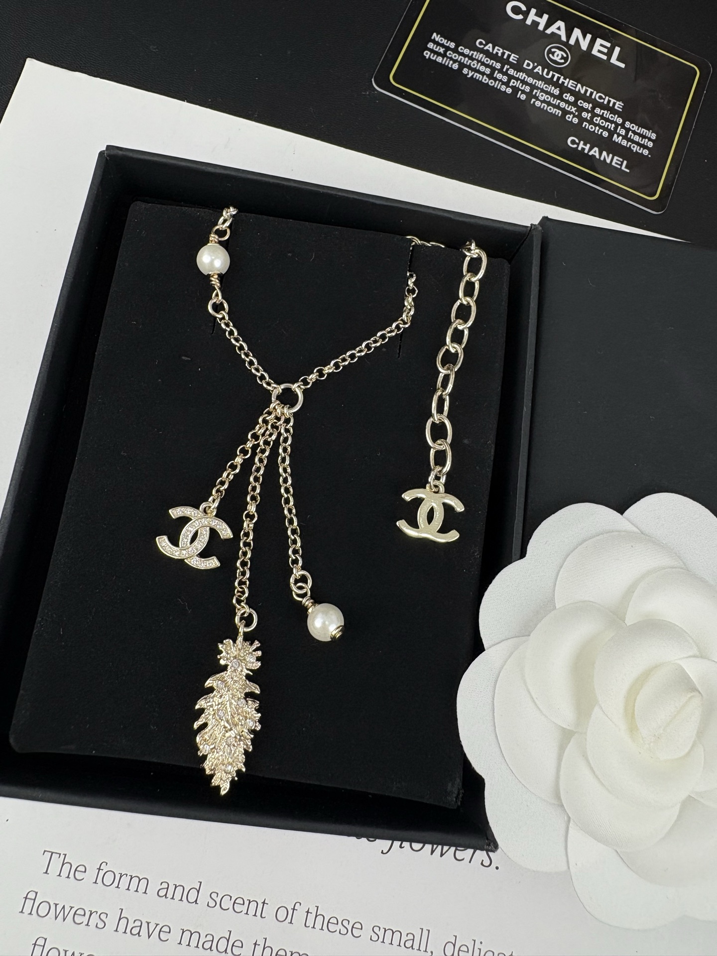 NO:359465,Xiaoxiang new product 25s light gold double c pearl feather wheat ear necklace, Chanel necklace, chanel, necklace19860909小香新品 25s浅金色 双c珍珠羽毛 麦穗 项链,香奈儿项链,chanel,necklace,Jewelry