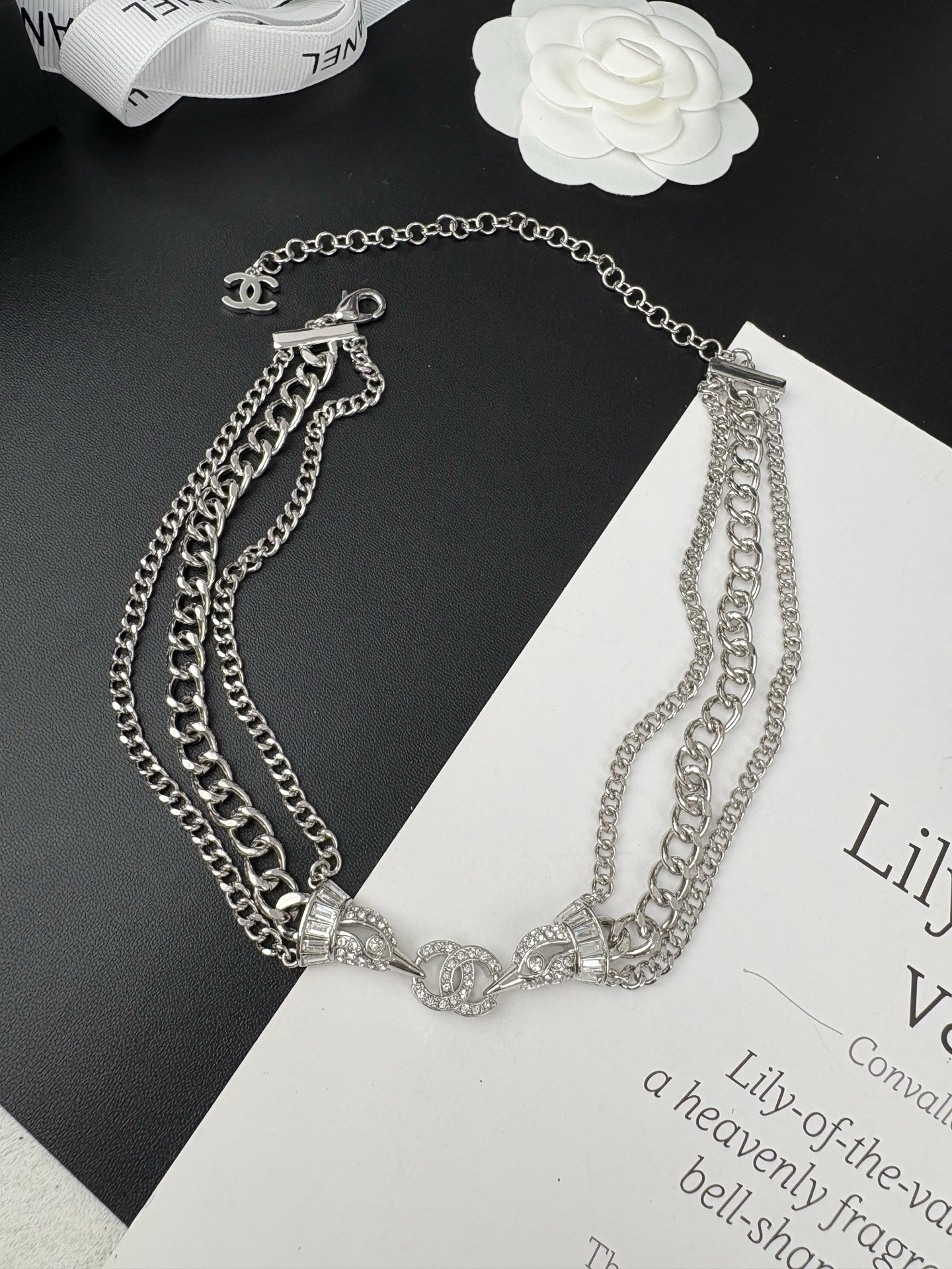 NO:359527,Xiaoxiang new style silver double c full diamond fashion personality bird shape design necklace, Chanel necklace, chanel, necklace19860909小香新款 银色双c满钻 时尚个性 小鸟造型设计感 项链,香奈儿项链,chanel,necklace,Jewelry