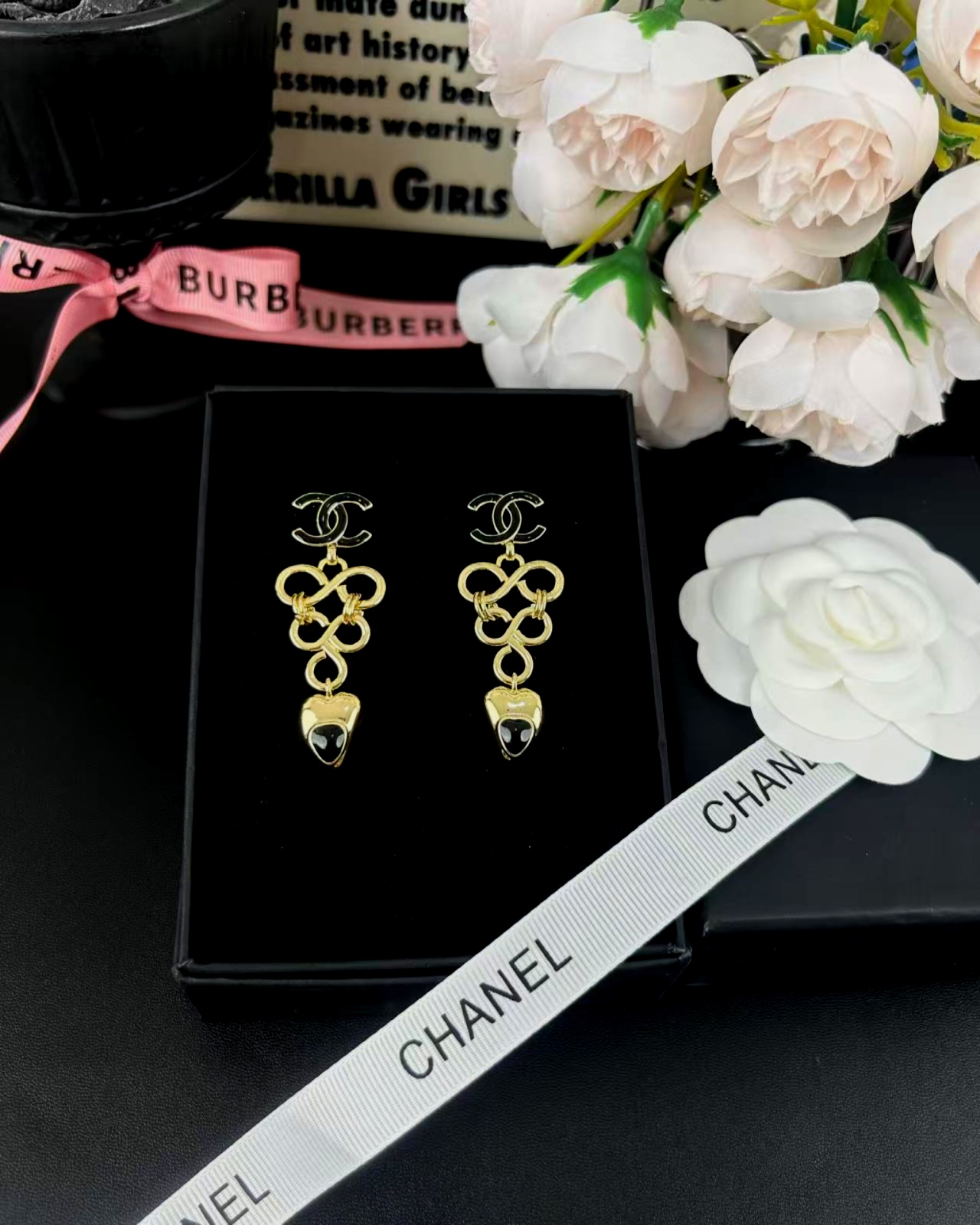 NO:361776,Xiaoxiang new 25a hottest love gold enamel long medieval earrings, Chanel earrings, chanel, earrings19860909小香新款 25a 爆款 爱心金色珐琅长款中古耳环,香奈儿耳钉,chanel,earrings,Jewelry