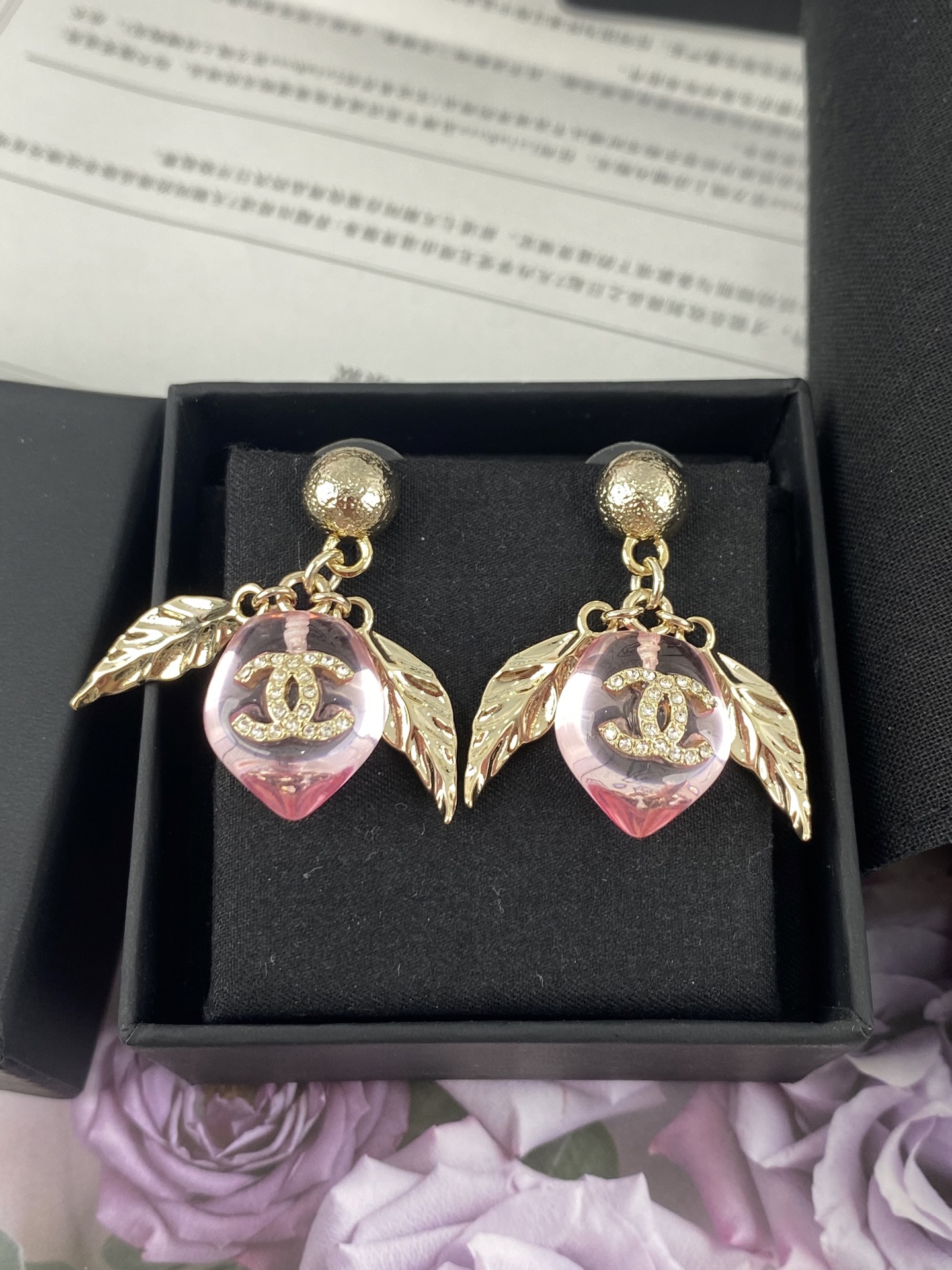 NO:817098,Xiaoxiang's new Shoudao pink leaf resin pendant peach earrings, Chanel earrings, chanel, earrings19860909小香新款寿桃粉色叶子树脂 吊坠桃子耳环,香奈儿耳钉,chanel,earrings,Jewelry