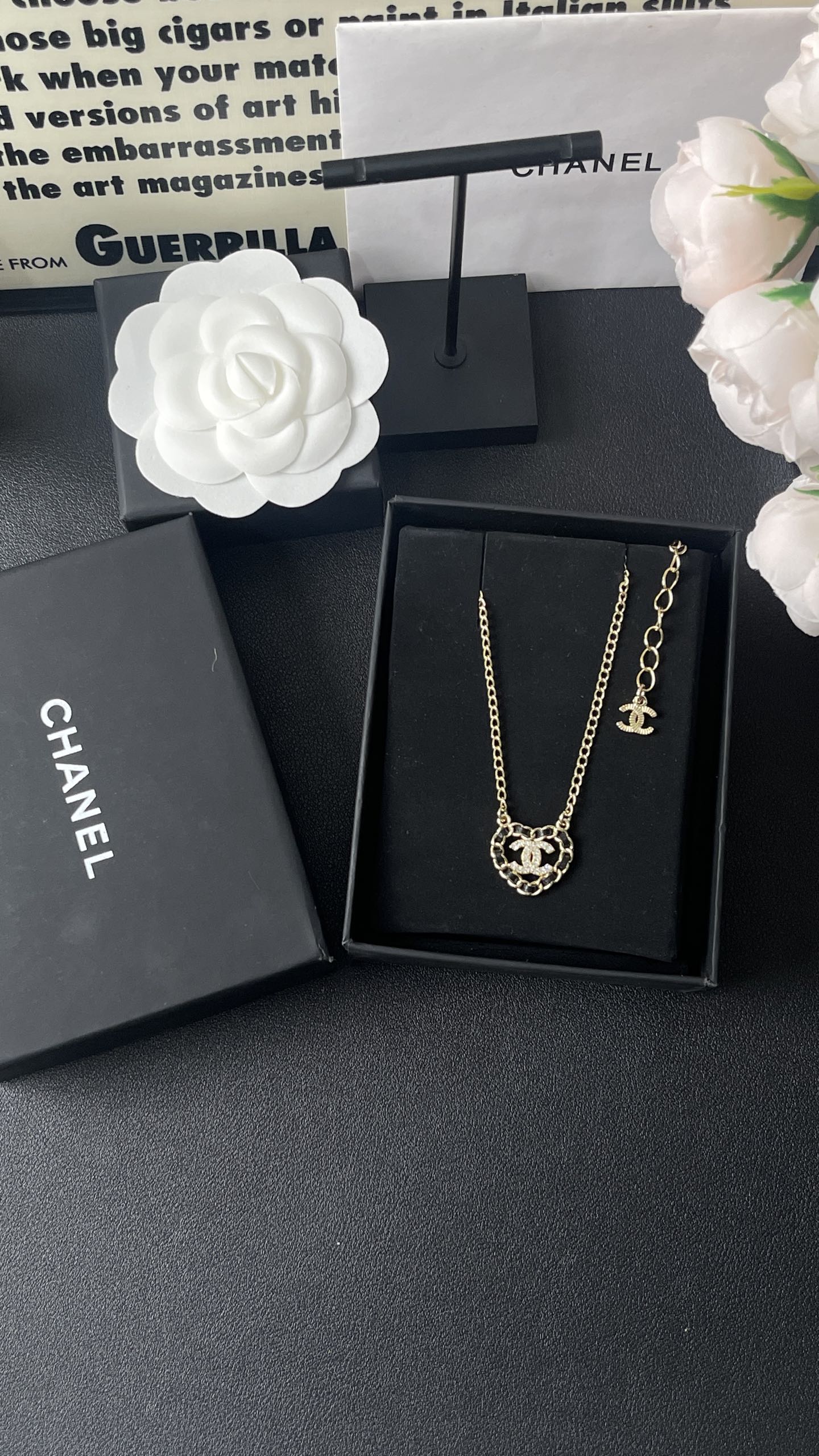 NO:619381,Xiaoxiang's new love heart leather clavicle chain leather necklace, Chanel necklace, chanel, necklace19860909小香新款 桃心爱心皮穿 锁骨链 穿皮项链,香奈儿项链,chanel,necklace,Jewelry