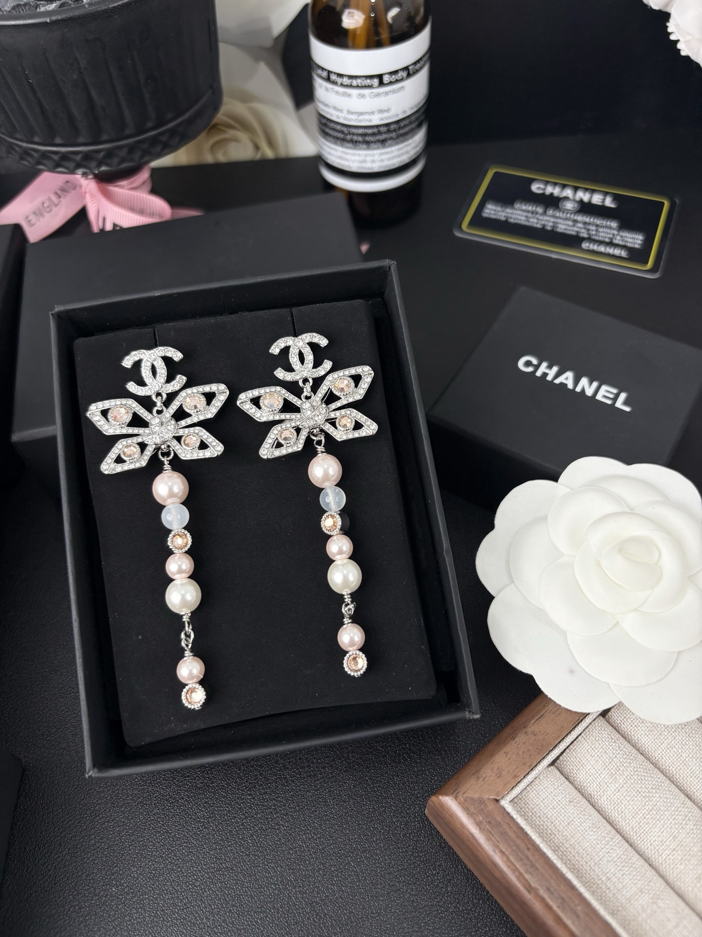 Chanel Chanel 粉珠银色蝴蝶 蓝粉长款耳环