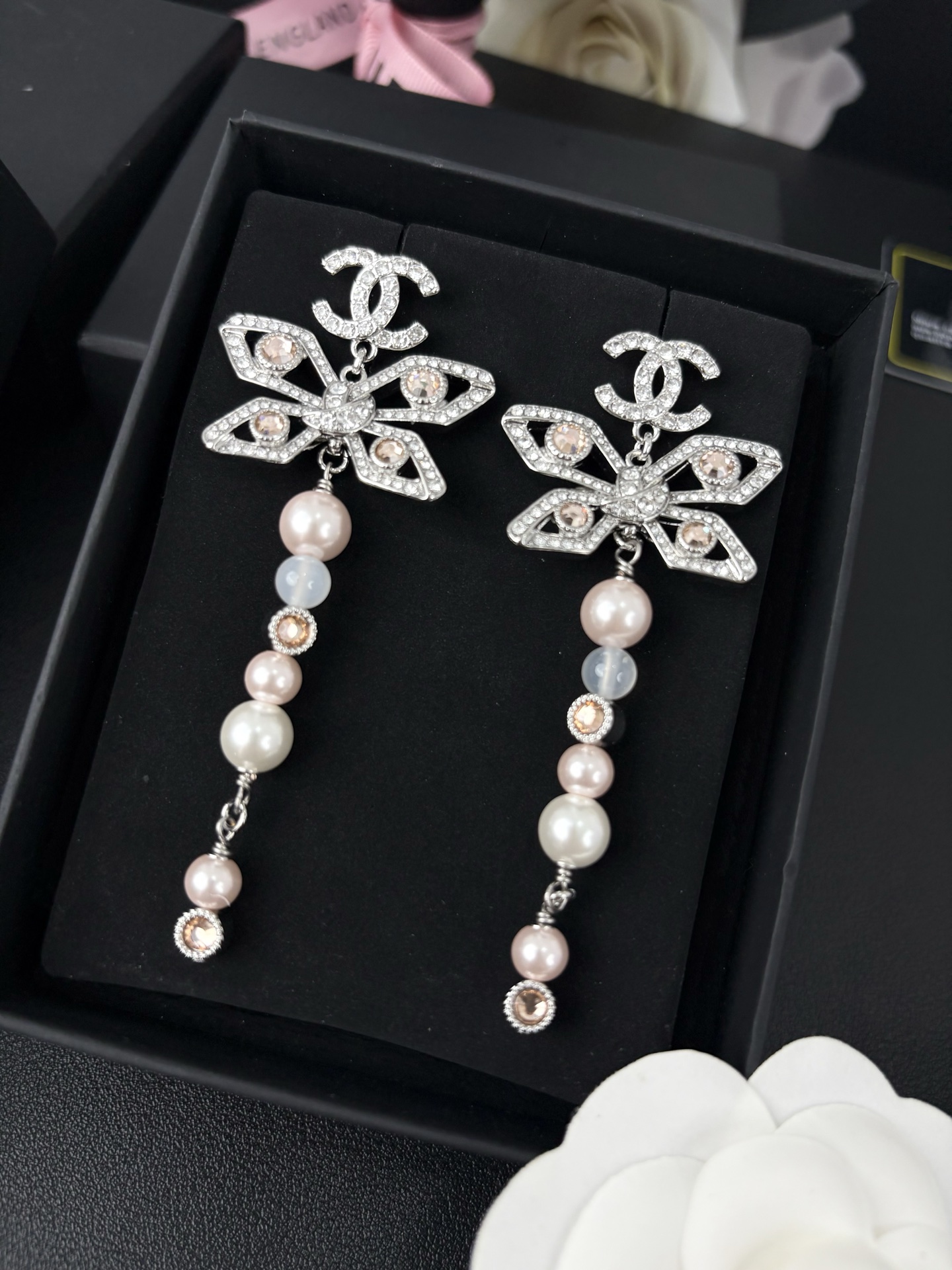 Chanel Chanel 粉珠银色蝴蝶 蓝粉长款耳环