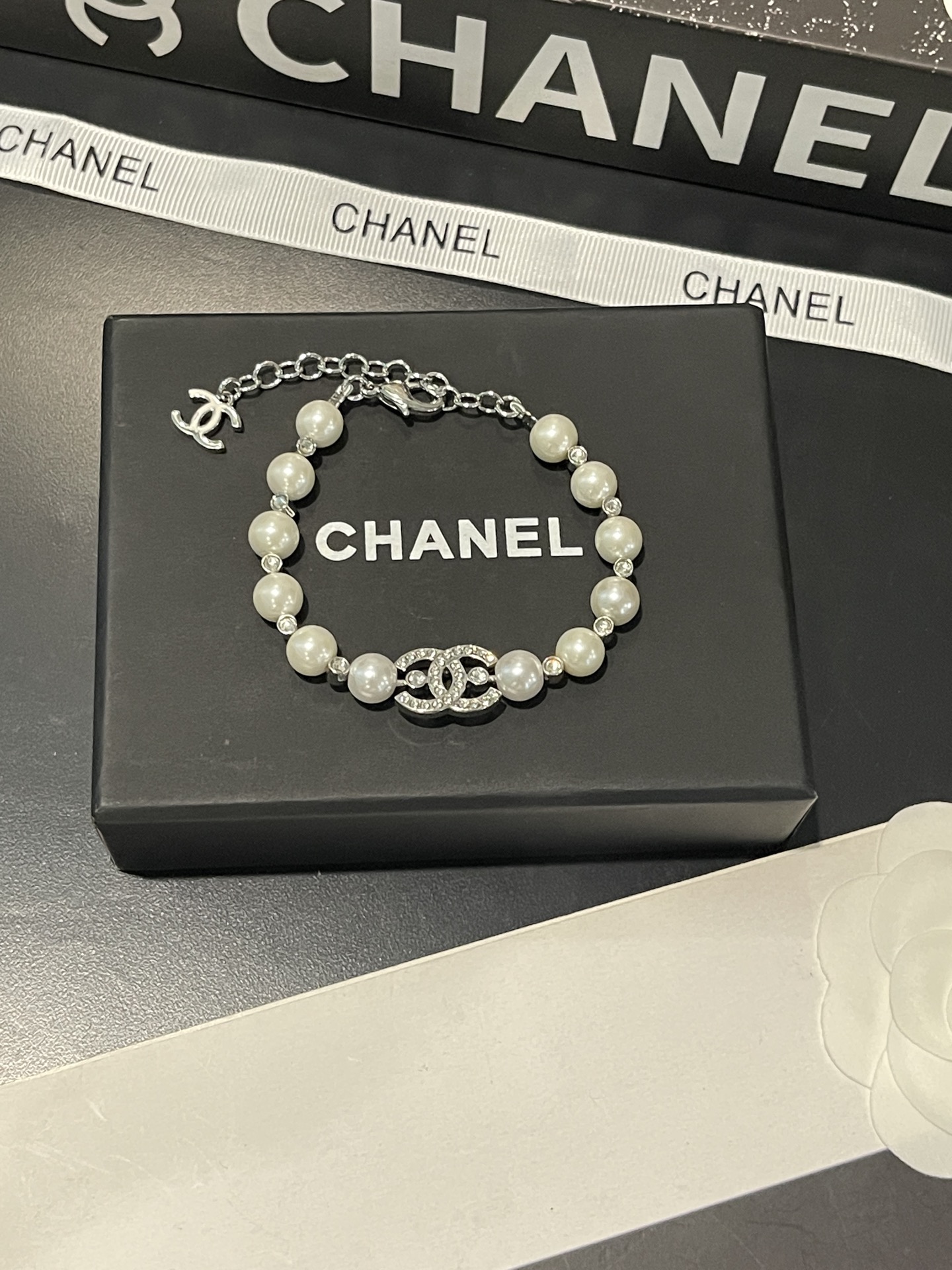 NO:677968,Xiaoxiang's new style pearl double C inlaid with diamonds, pearl round diamond bracelet, Chanel bracelet, chanel, bracelet19860909小香新款 珍珠双C镶钻 珍珠圆钻手链,香奈儿手链,chanel,bracelet,Jewelry
