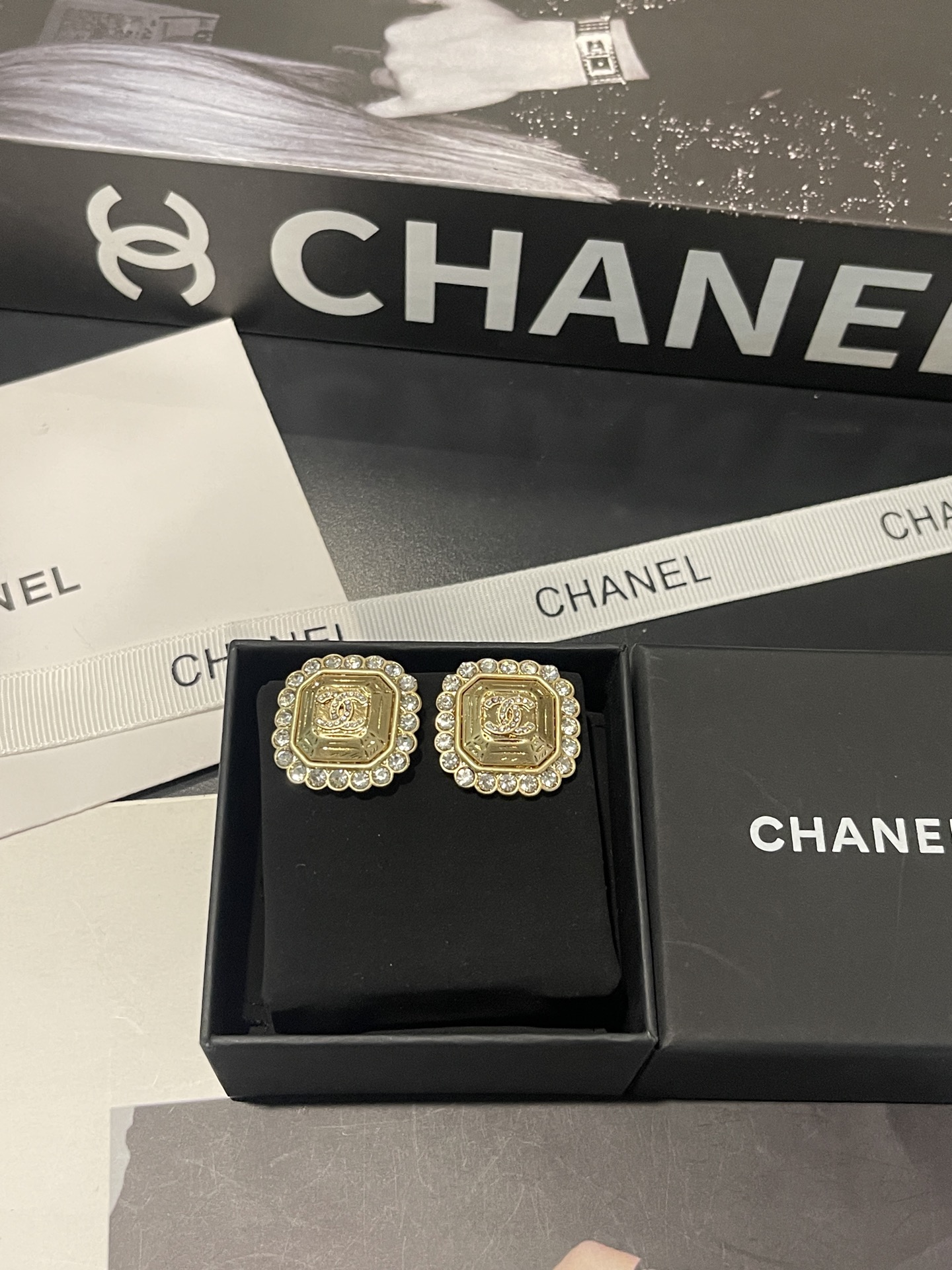 NO:580930,Xiaoxiang's new 25k gold retro square diamonds, second-hand earrings, Chanel earrings, chanel19860909小香新款 25k 金色复古方块 边钻 中古款耳钉,香奈儿耳钉,chanel,Jewelry