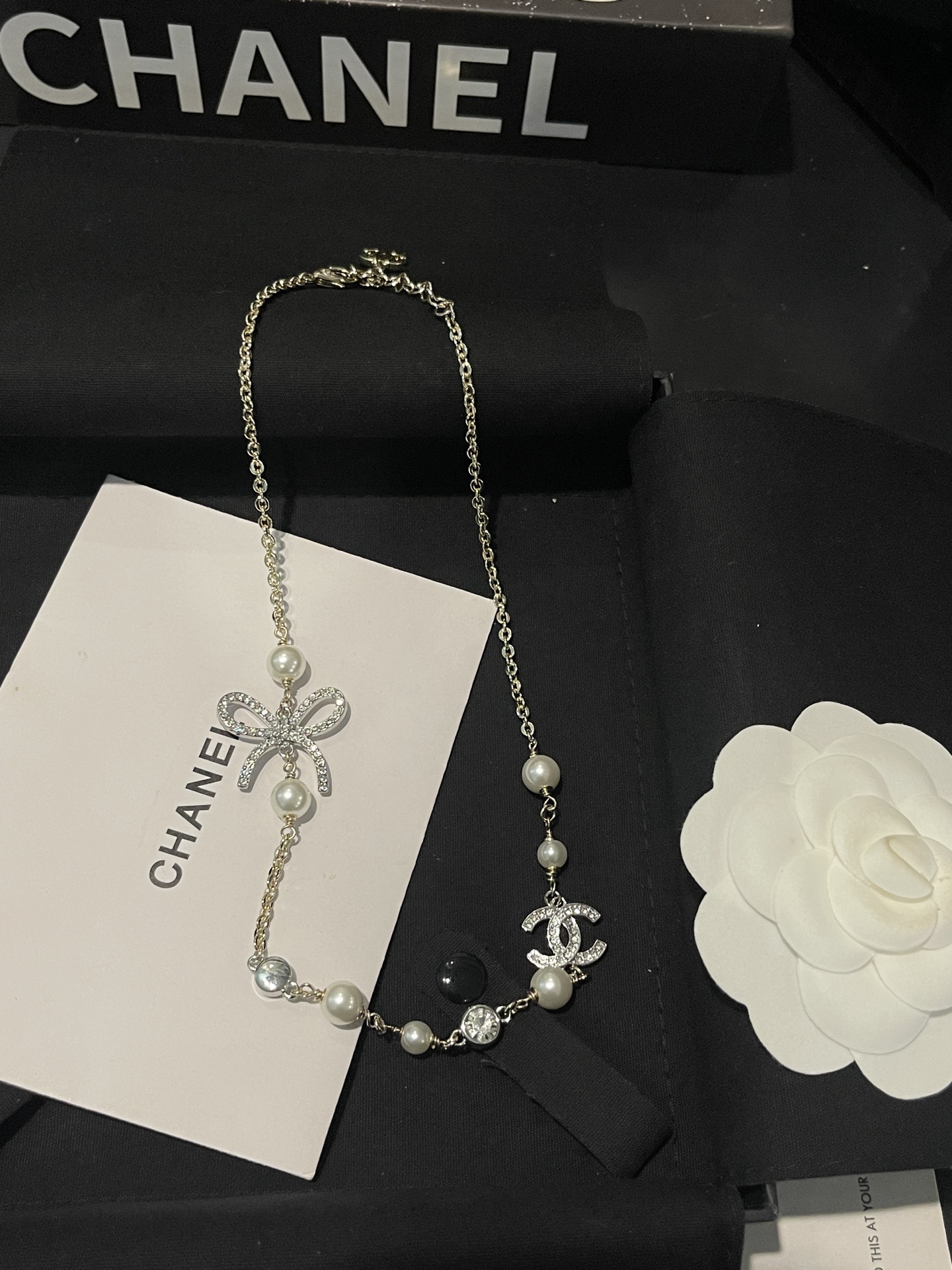 NO:817116,Necklace Xiaoxiang new two-color bow round diamond pearl choker necklace, Chanel necklace, chanel,necklace19860909项链 小香新款 双色蝴蝶结 圆钻珍珠颈链项链,香奈儿项链,chanel,necklace,Jewelry
