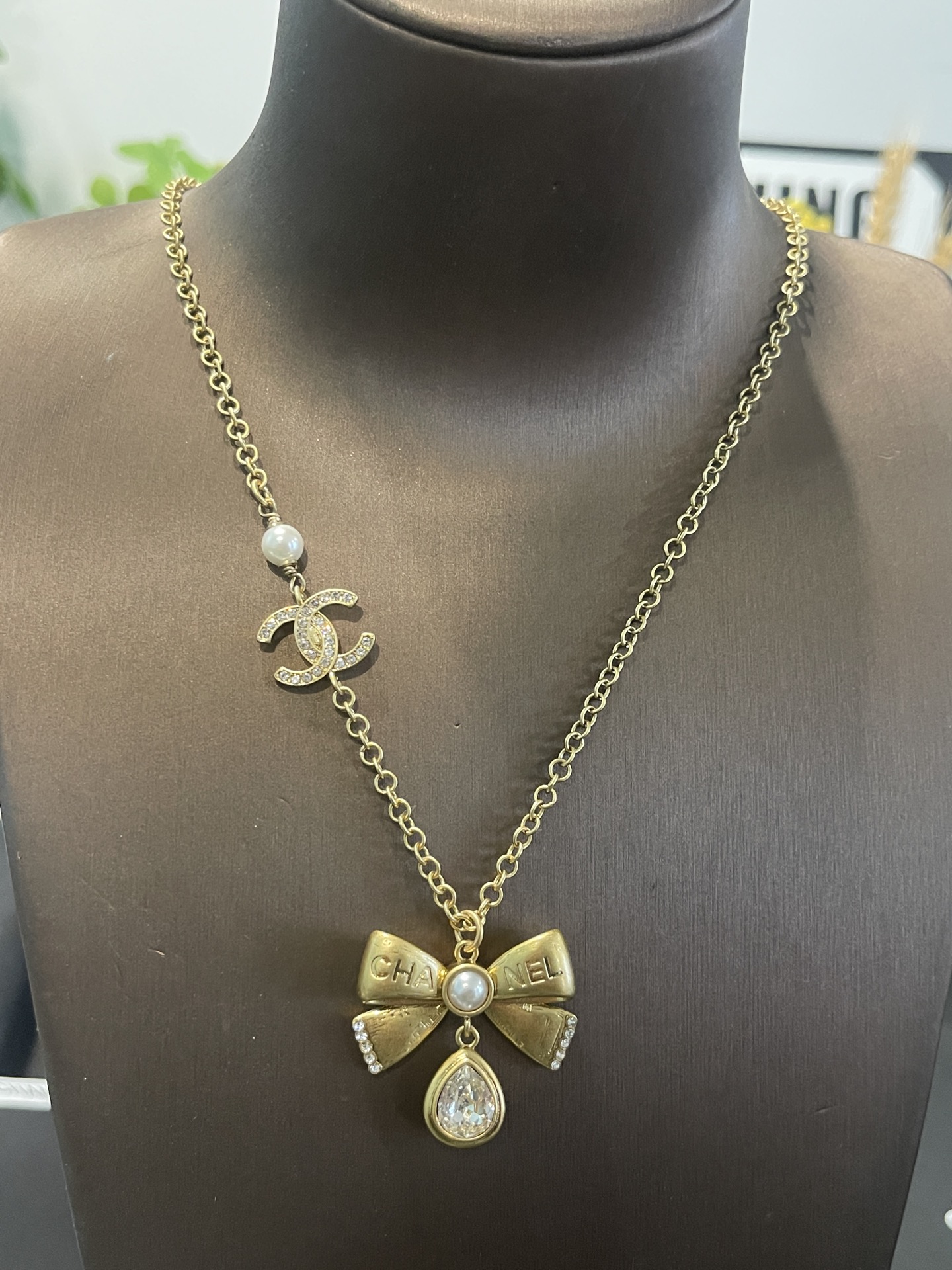 CHANEL Bow Pendant Necklace Pearl Relief