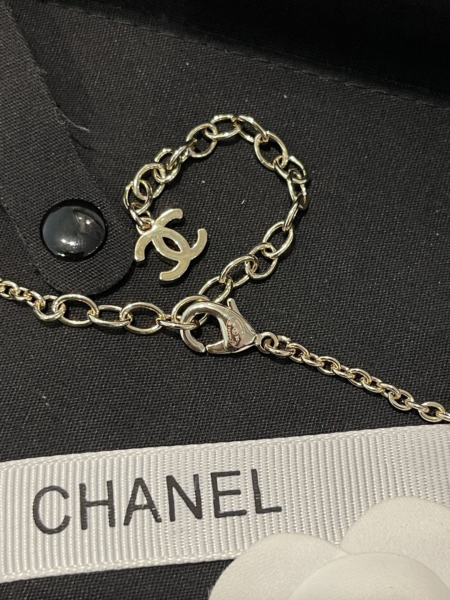 ¥138 
小香新款 25k黑色树脂 五角星⭐️满钻珍珠项链