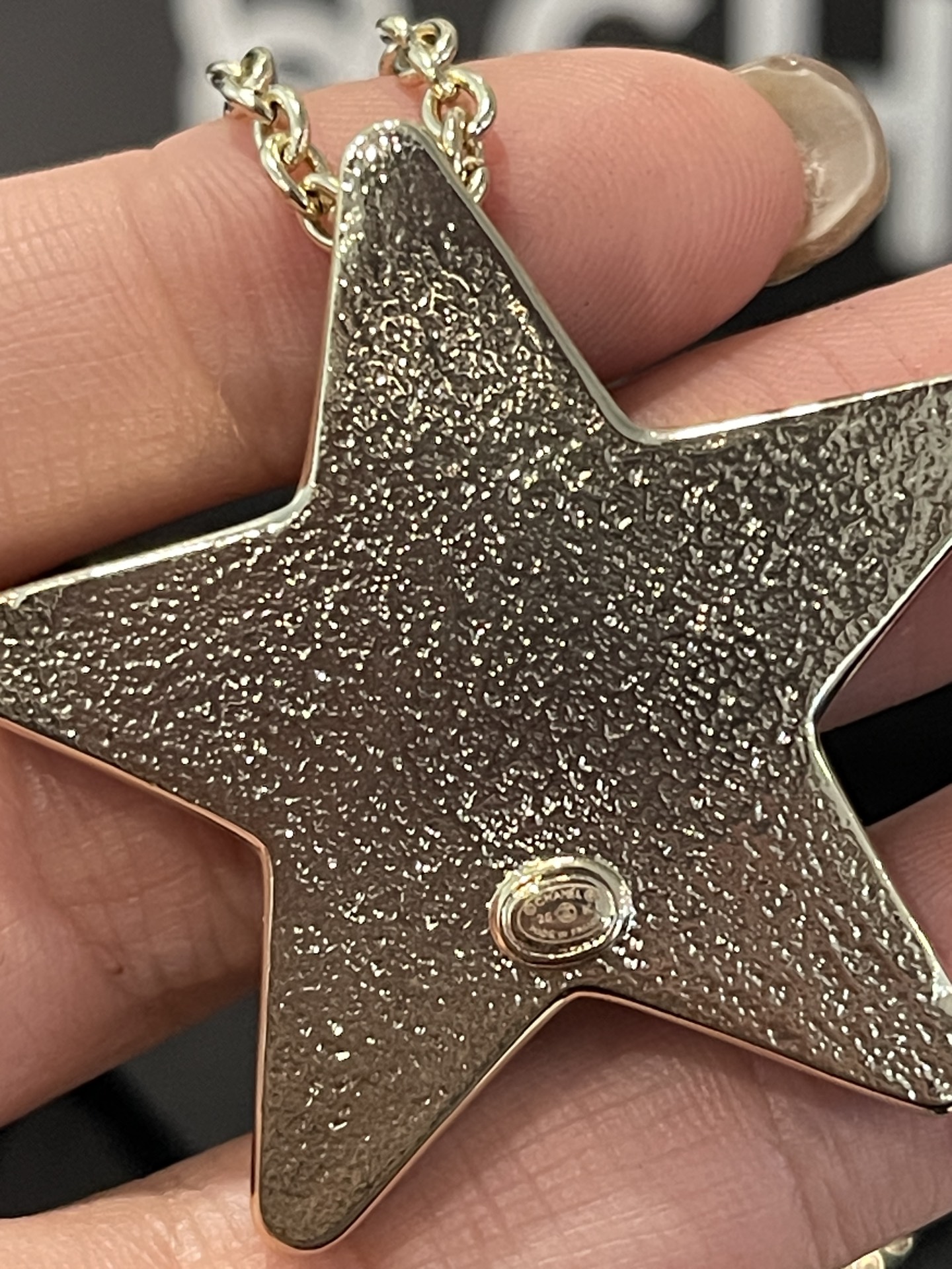 ¥138 
小香新款 25k黑色树脂 五角星⭐️满钻珍珠项链