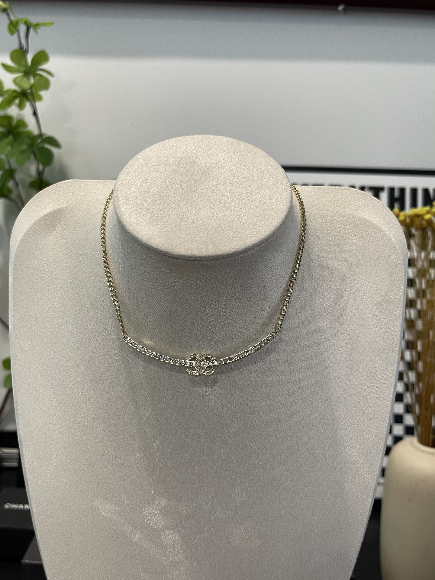 NO:584764,. Xiaoxiang's new 25k full diamond choker chain, snake bone choker necklace, Chanel necklace, chanel, necklace19860909. 小香新款25k 满钻choker链条 蛇骨颈链项链,香奈儿项链,chanel,necklace,Jewelry