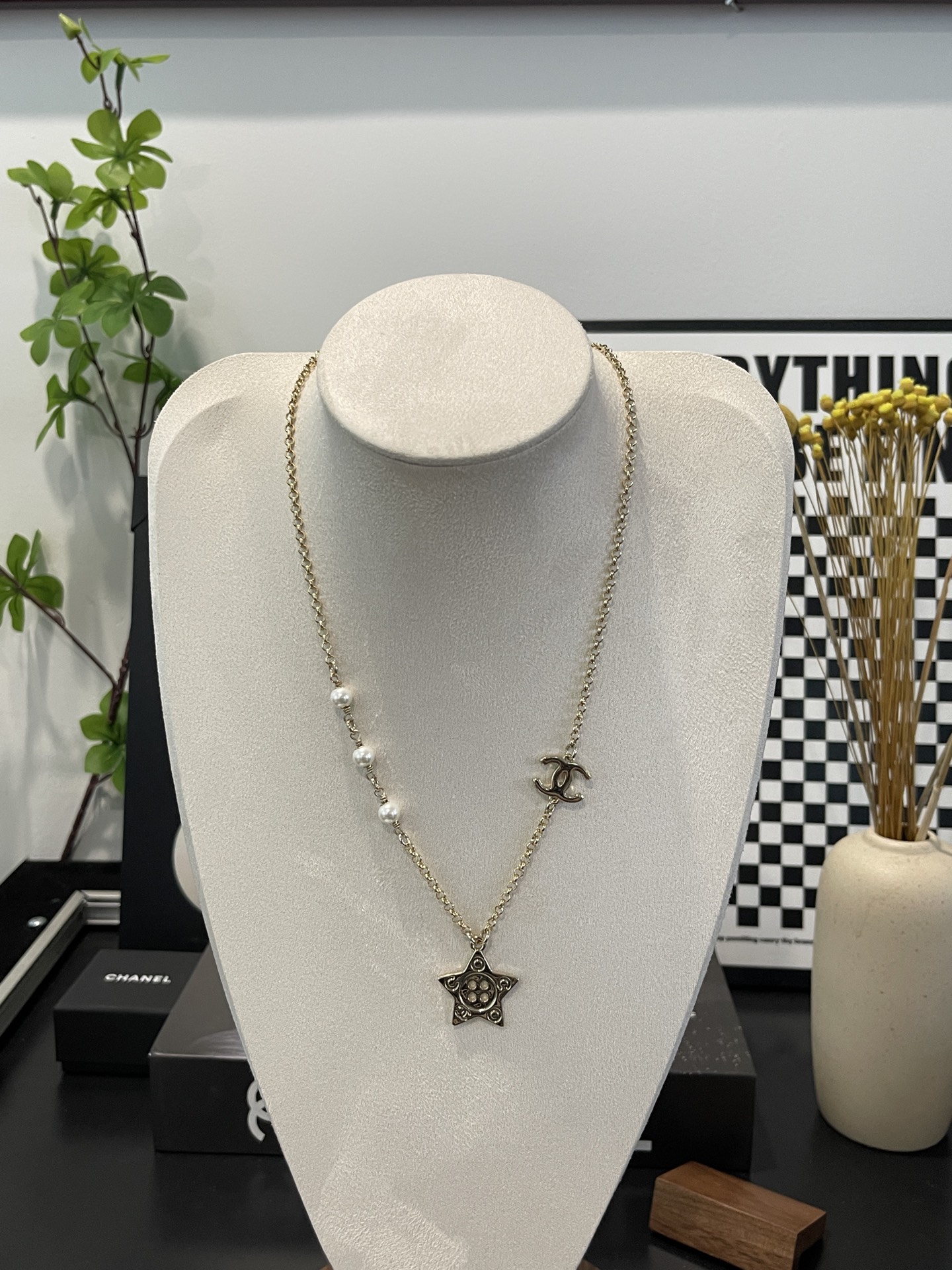 NO:584773,Xiaoxiang's new 25k star twist button hollow pearl necklace, Chanel necklace, chanel,necklace19860909小香新款25k 星星扭扣镂空 珍珠项链,香奈儿项链,chanel,necklace,Jewelry