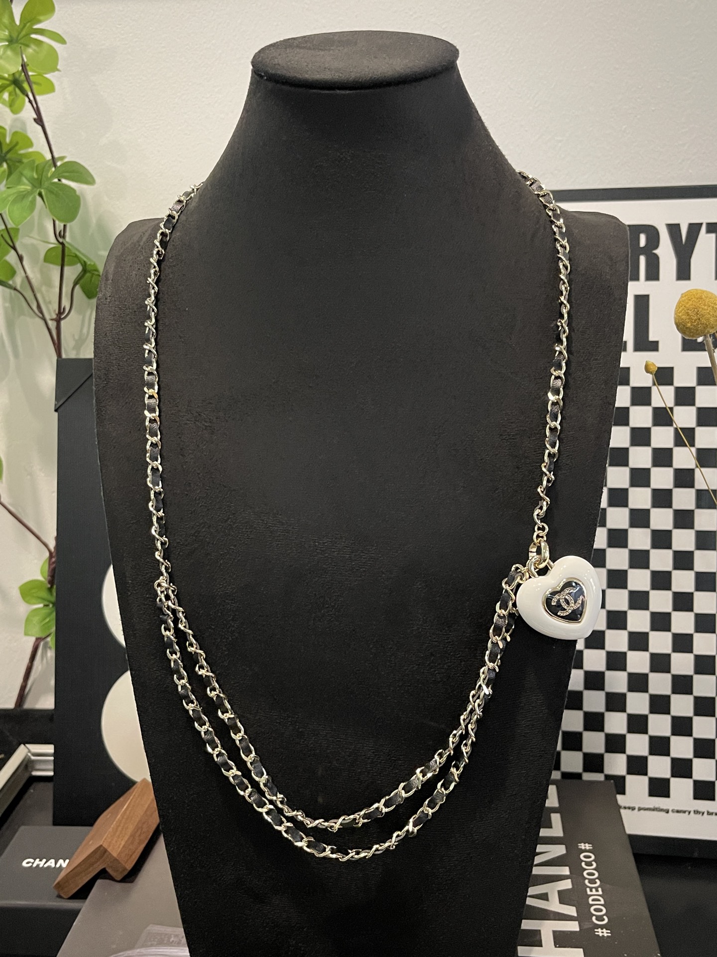 NO:602651,P Xiaoxiang new style white peach heart black gold full diamond leather double layer waist chain, Chanel necklace, chanel, necklace19860909P 小香新款 白色桃心黑金满钻穿皮双层腰链,香奈儿项链,chanel,necklace,Jewelry