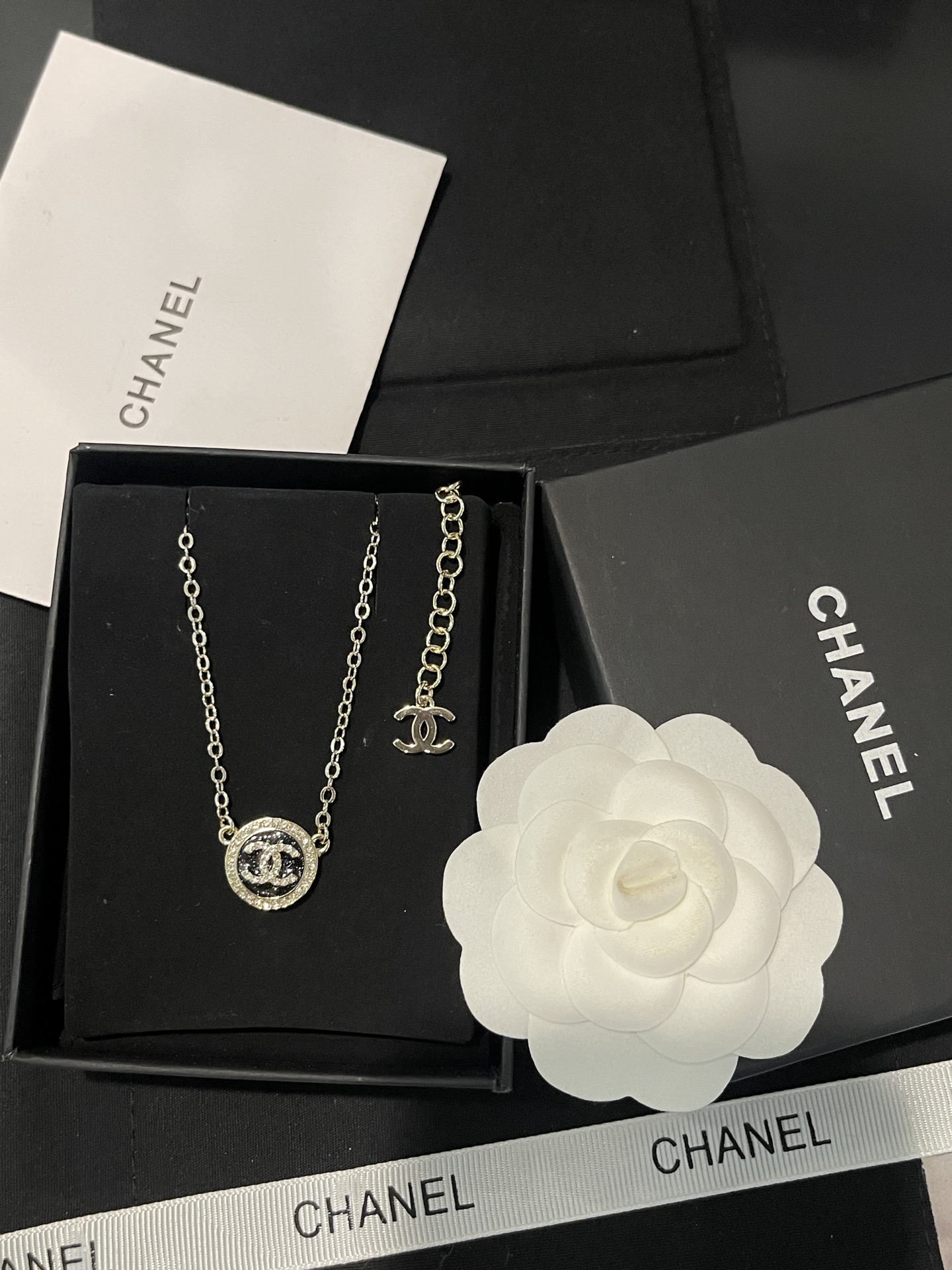 NO:602638,Ch@nel new 25A black fine glitter enamel round necklace, Chanel necklace, chanel,necklace19860909Ch@nel新款 25A黑色细闪给 珐琅圆形项链,香奈儿项链,chanel,necklace,Jewelry