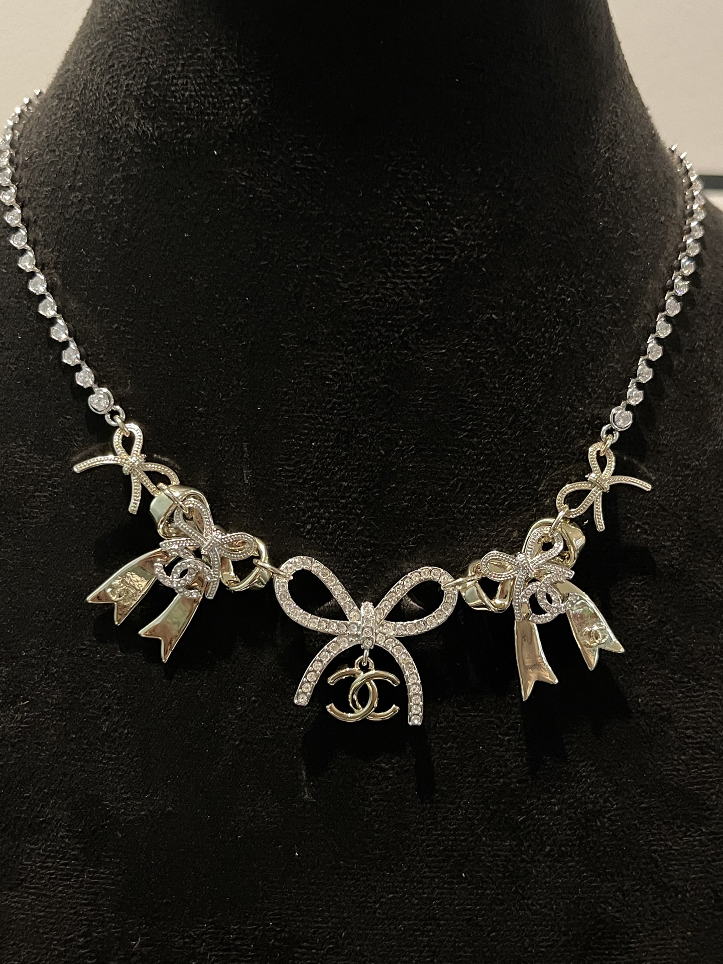 CHANEL nœud papillon collier bicolore