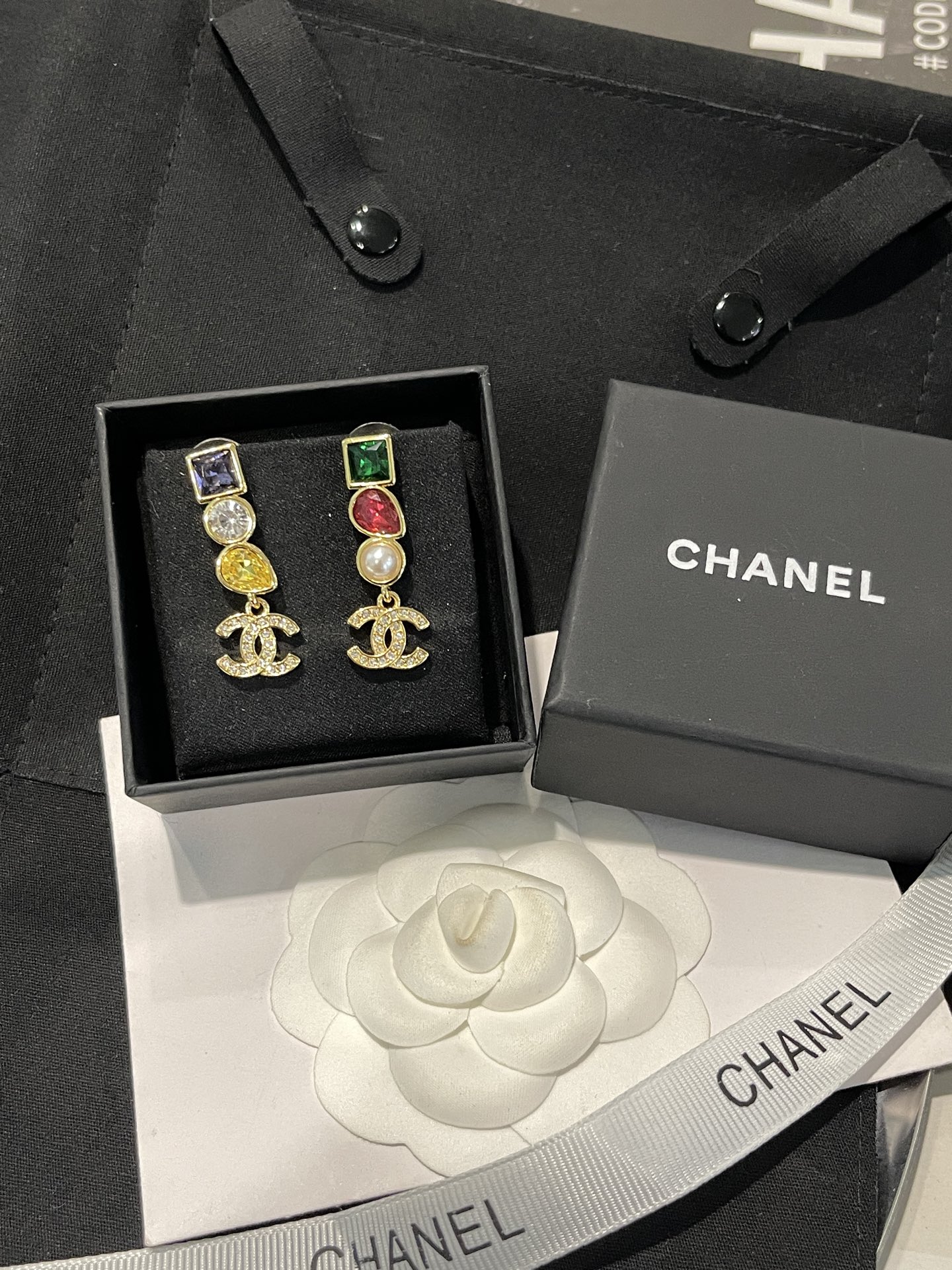 NO:661033,Xiaoxiang new style early spring new geometric color diamond square pearl earrings, Chanel earrings, chanel, earrings19860909小香新款 早春新款几何彩钻 方块珍珠耳环,香奈儿耳钉,chanel,earrings,Jewelry