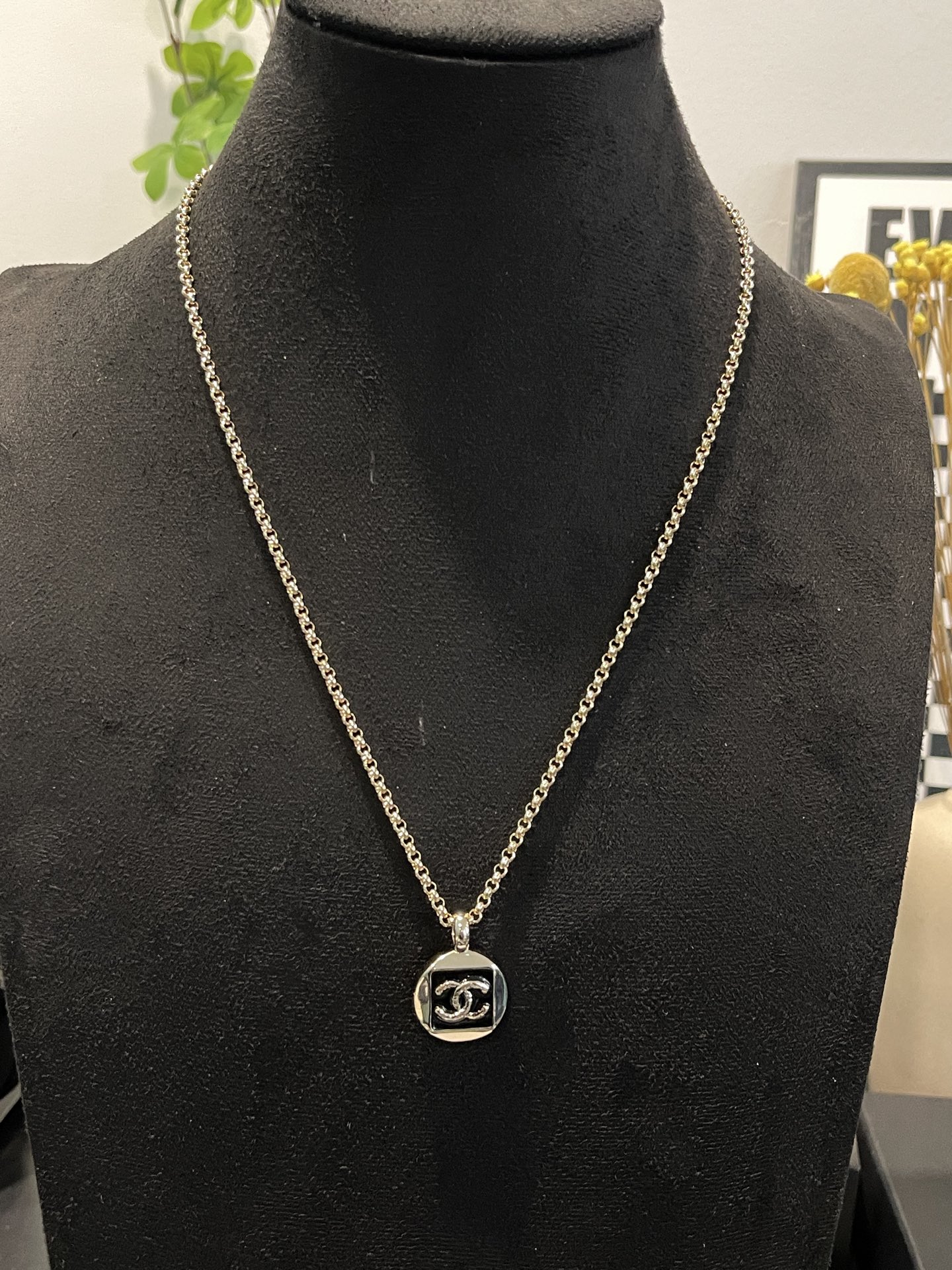 NO:661046,Xiaoxiang's new early spring geometric black square enamel pendant necklace, Chanel necklace, chanel,necklace19860909小香新款 早春款几何 黑色方块珐琅吊坠项链,香奈儿项链,chanel,necklace,Jewelry