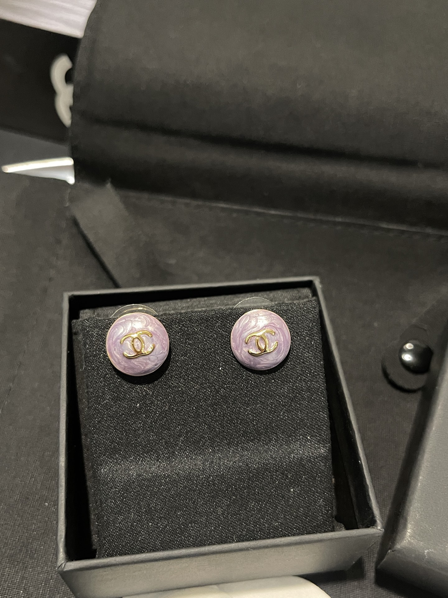 NO:639387,Xiaoxiang's new round purple candy enamel earrings, Chanel earrings, chanel19860909小香新款 圆形晕染紫色糖果 珐琅耳钉,香奈儿耳钉,chanel,Jewelry